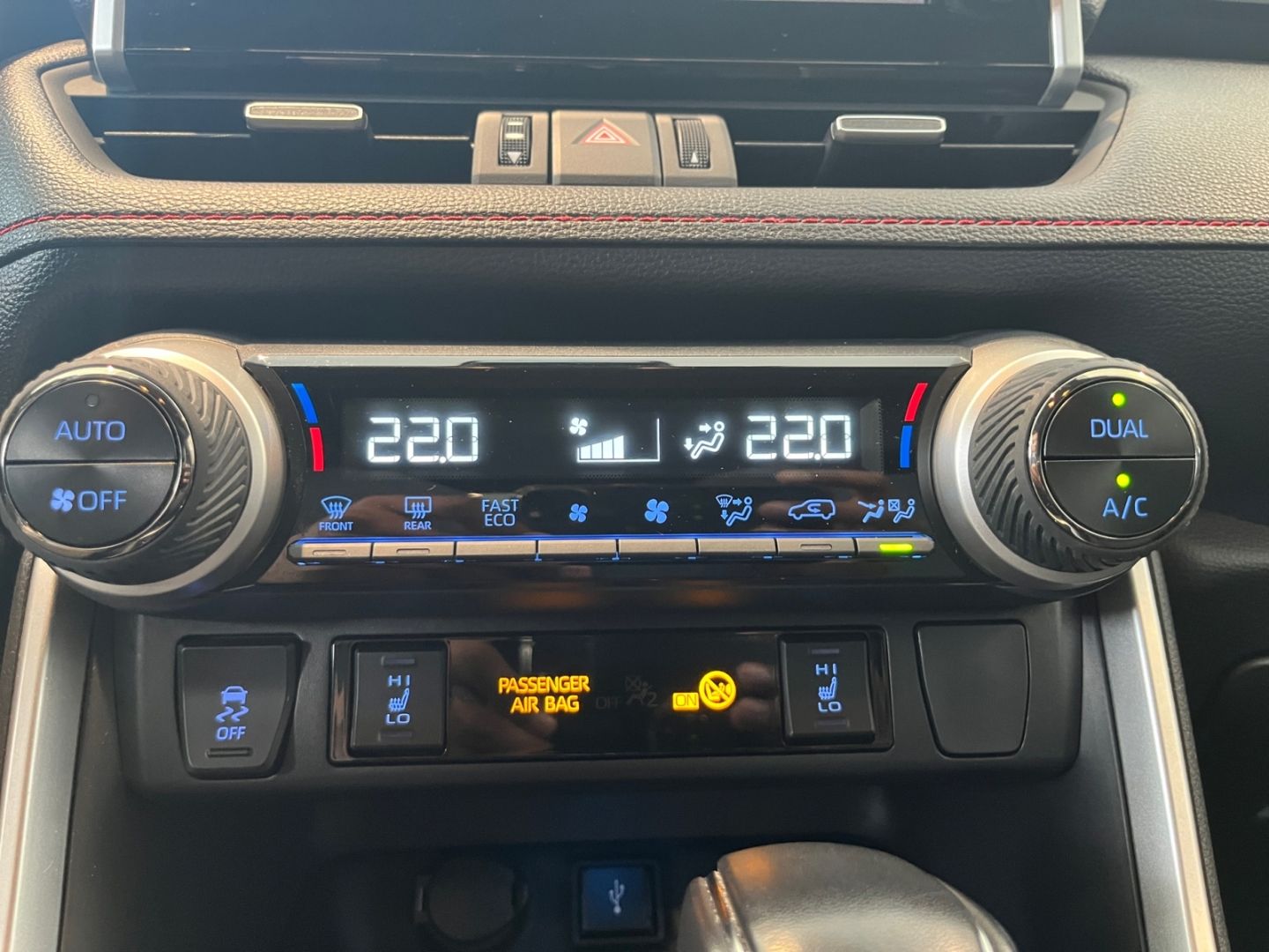 Toyota RAV 4 Plug-in-Hybrid 4x4 Technik - Samsaru's Car Outlet