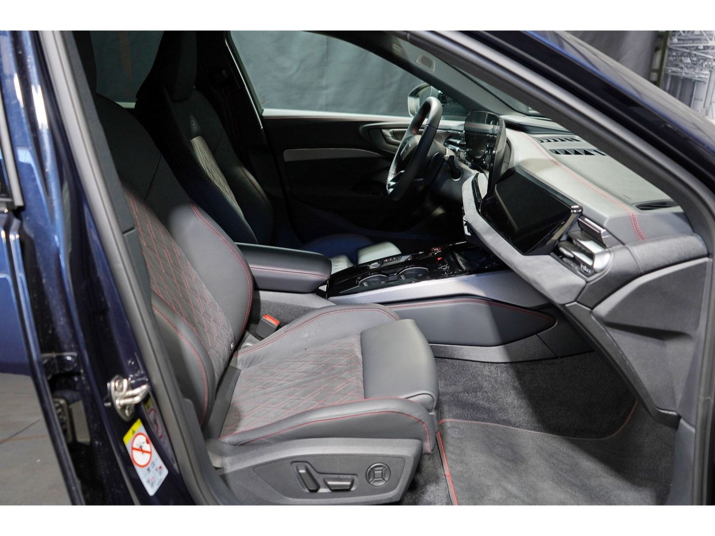 Audi A5 Avant e-hybrid quattro S line AHK Tech+