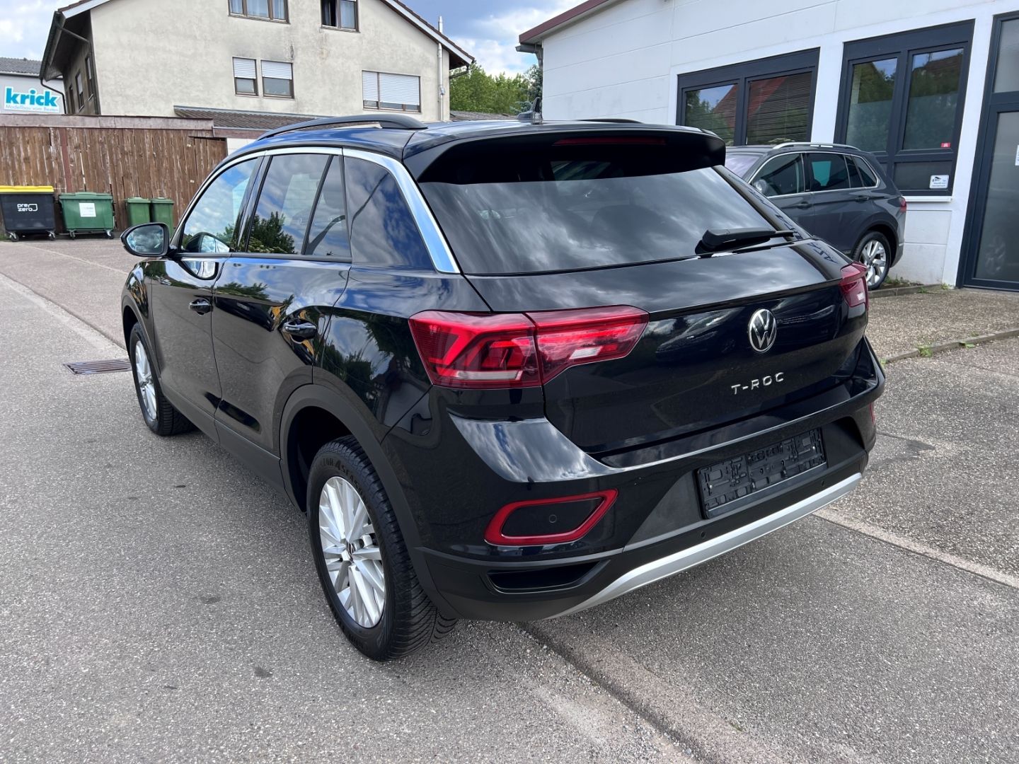 Volkswagen T-Roc 1.0TSI Life - Samsaru's Car Outlet