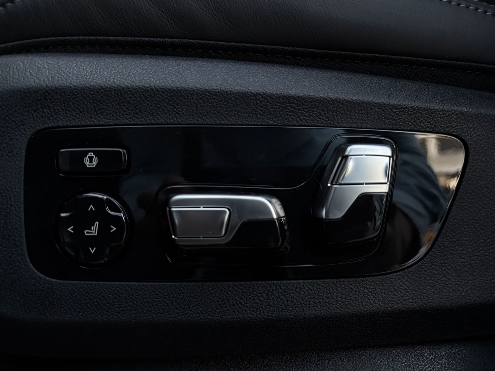 BMW X6 xDrive40d MSport PANO AHK DA PROF PA PROF 22"