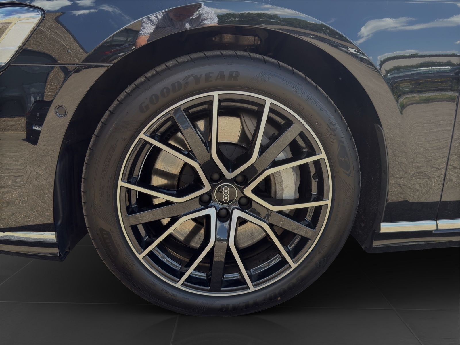 Audi A8 60 TFSIe Q LM20 - Samsaru's Car Outlet