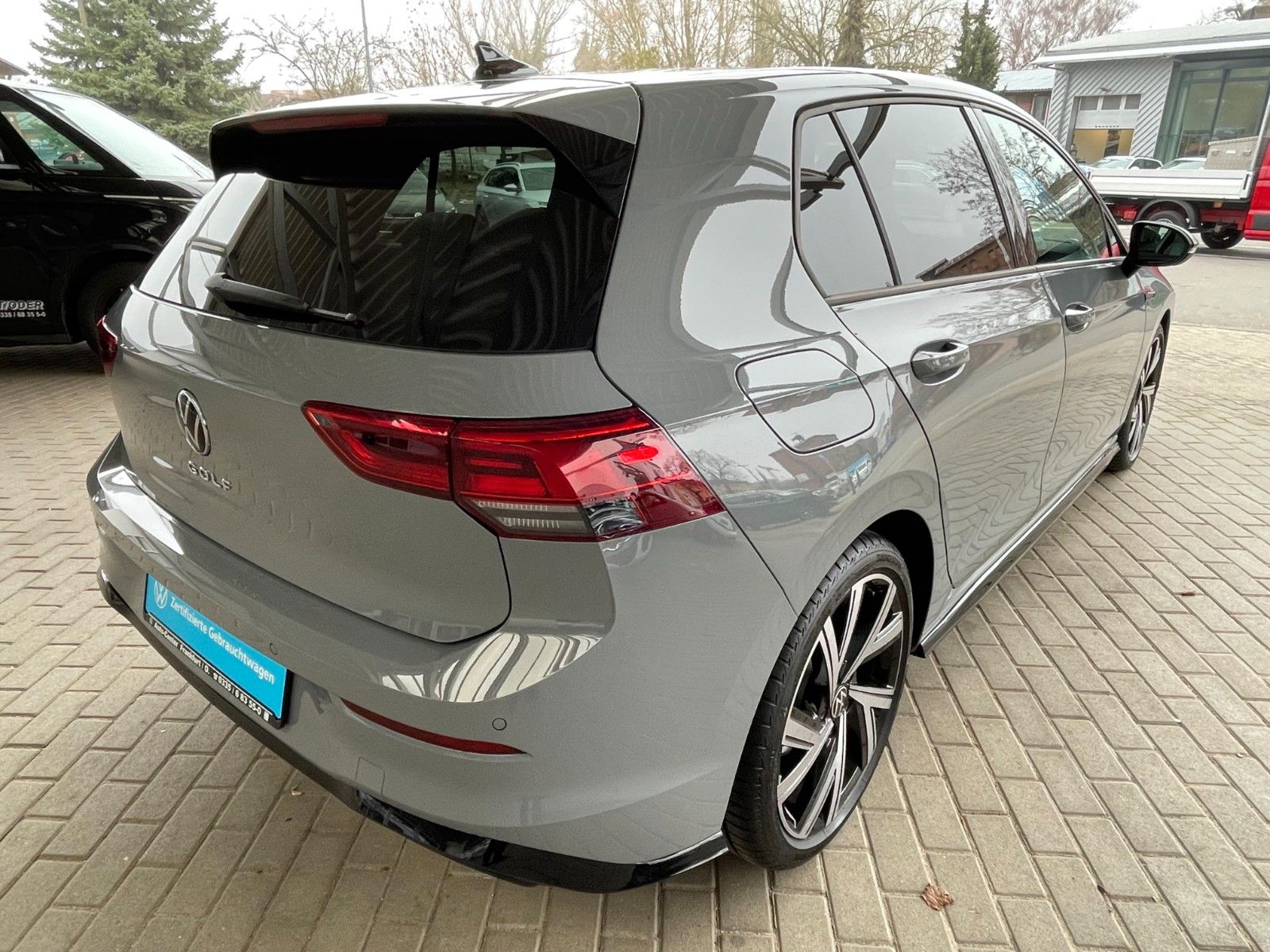 Volkswagen Golf VIII R-Line 2.0 TDI DSG - Samsaru's Car Outlet