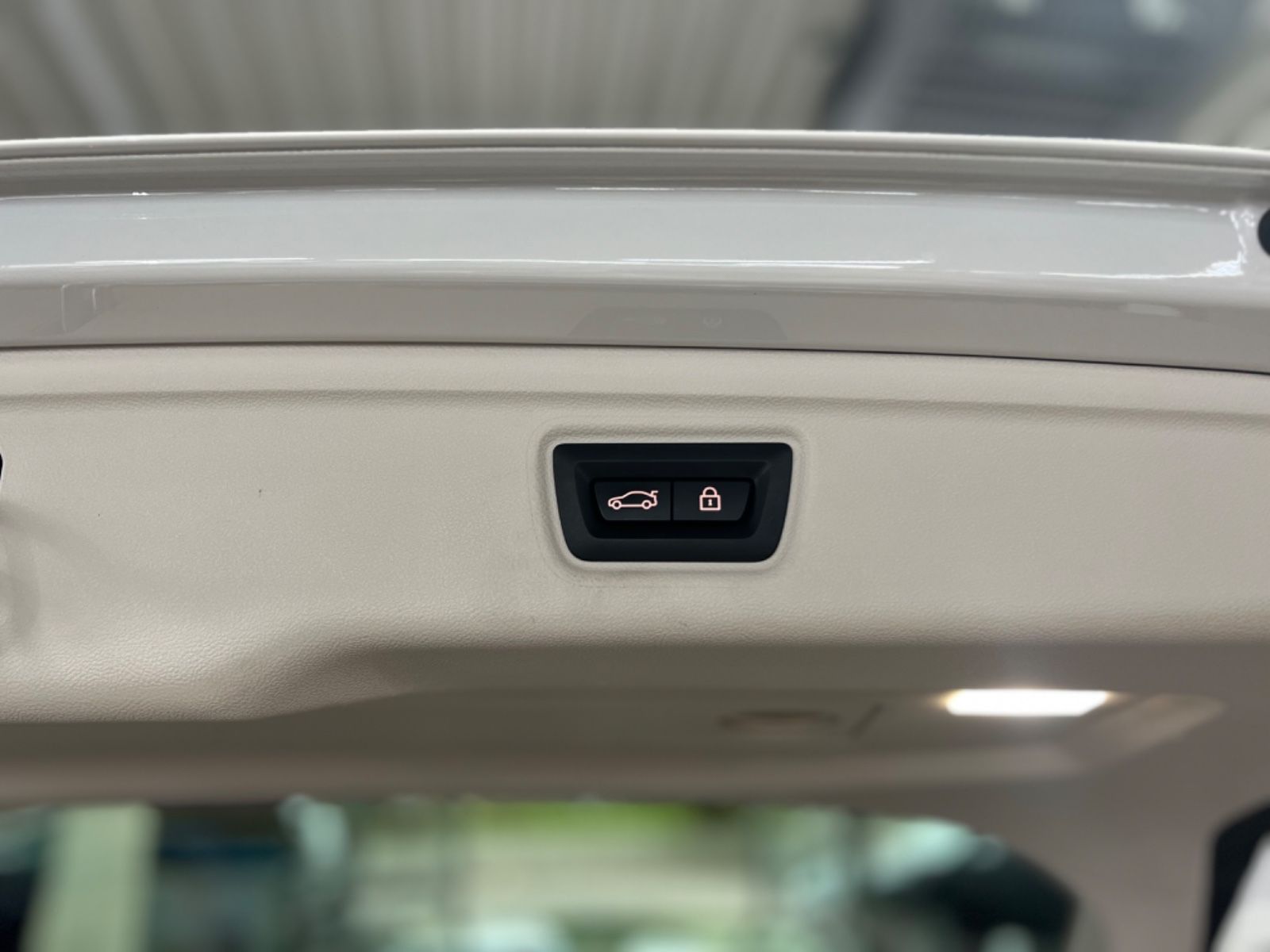 BMW 330 e Advantage Touring - Samsaru's Car Outlet