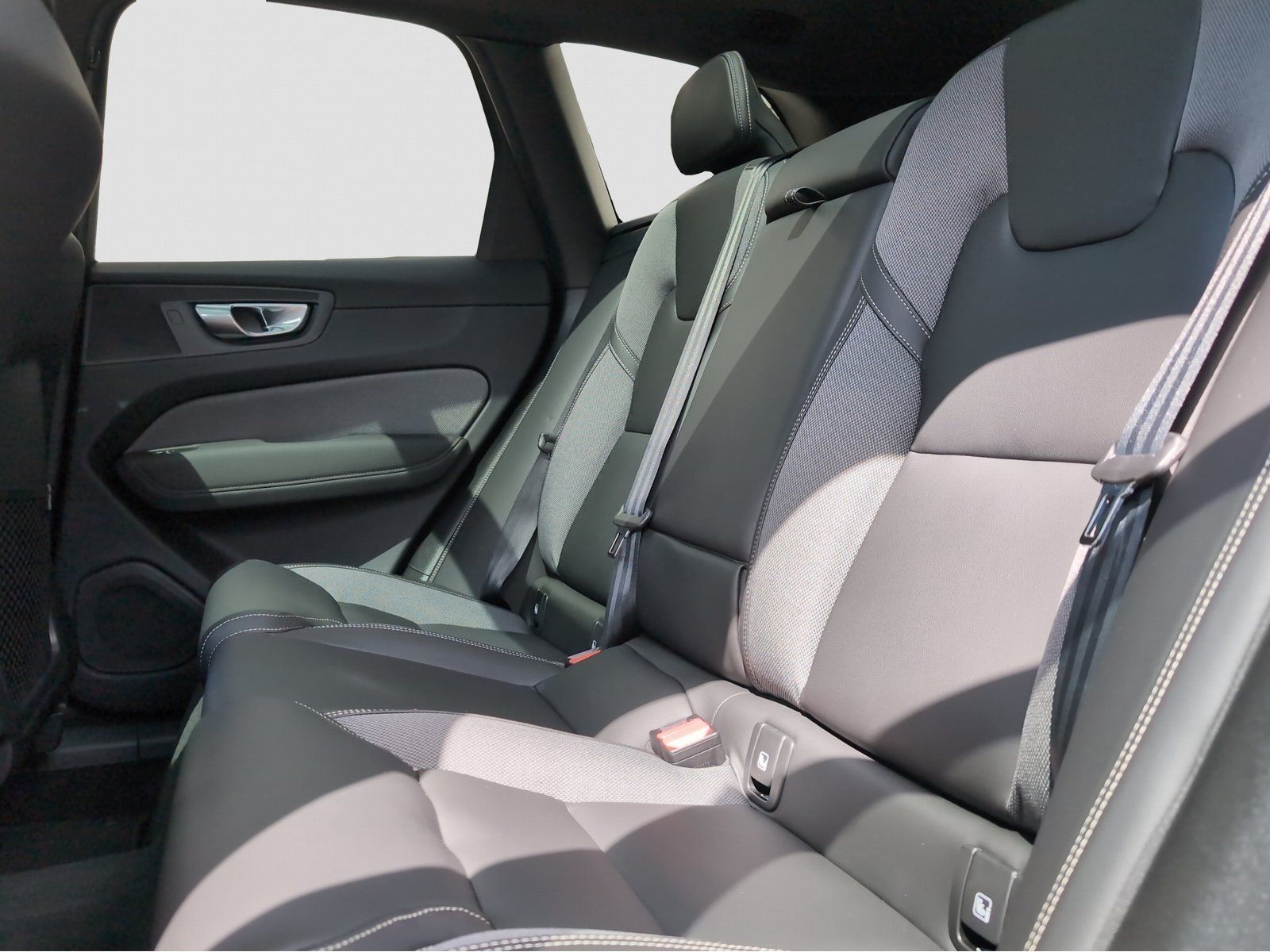 Volvo XC60 Black Edition B5 AWD Plus - Samsaru's Car Outlet
