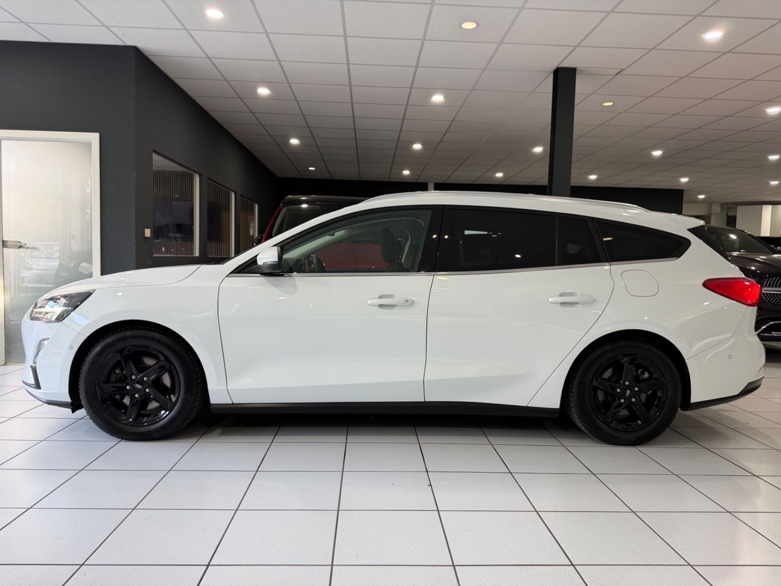 Ford Focus Turnier 2.0 C&C*AUTOMATIK*AHK*KAMERA*ACC*