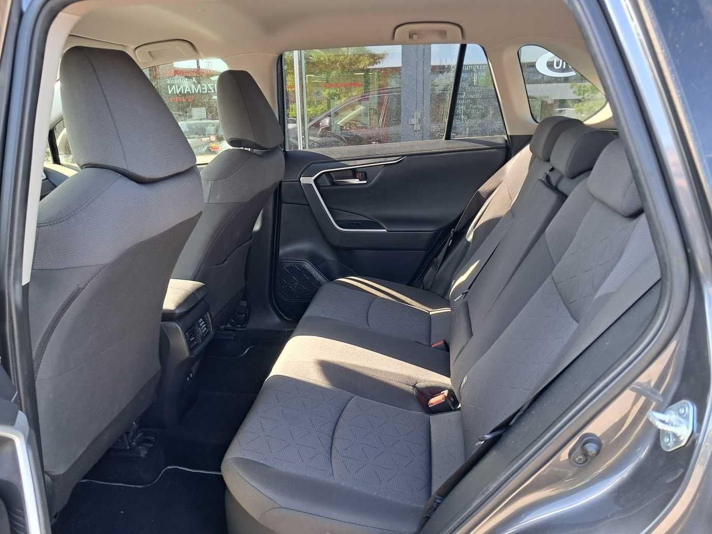 Toyota RAV4 Hybrid 4x4 - Samsaru's Car Outlet