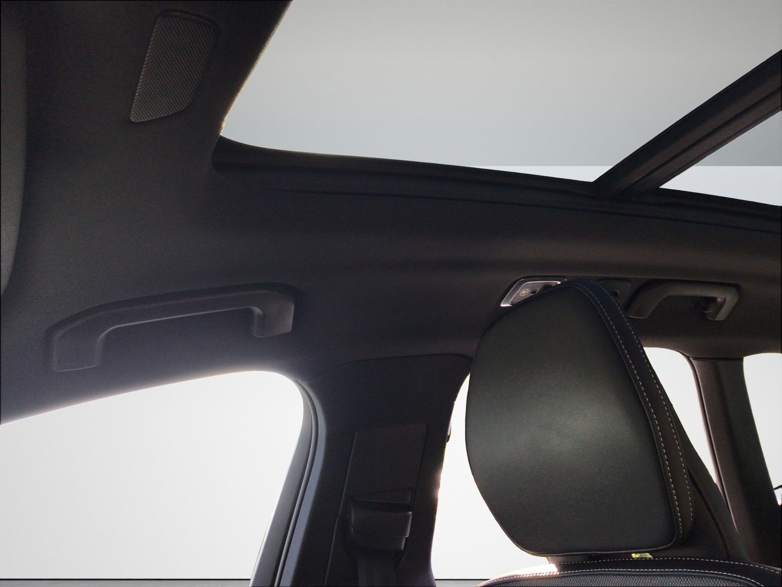 Volvo XC60 B5 AWD R Design - Samsaru's Car Outlet
