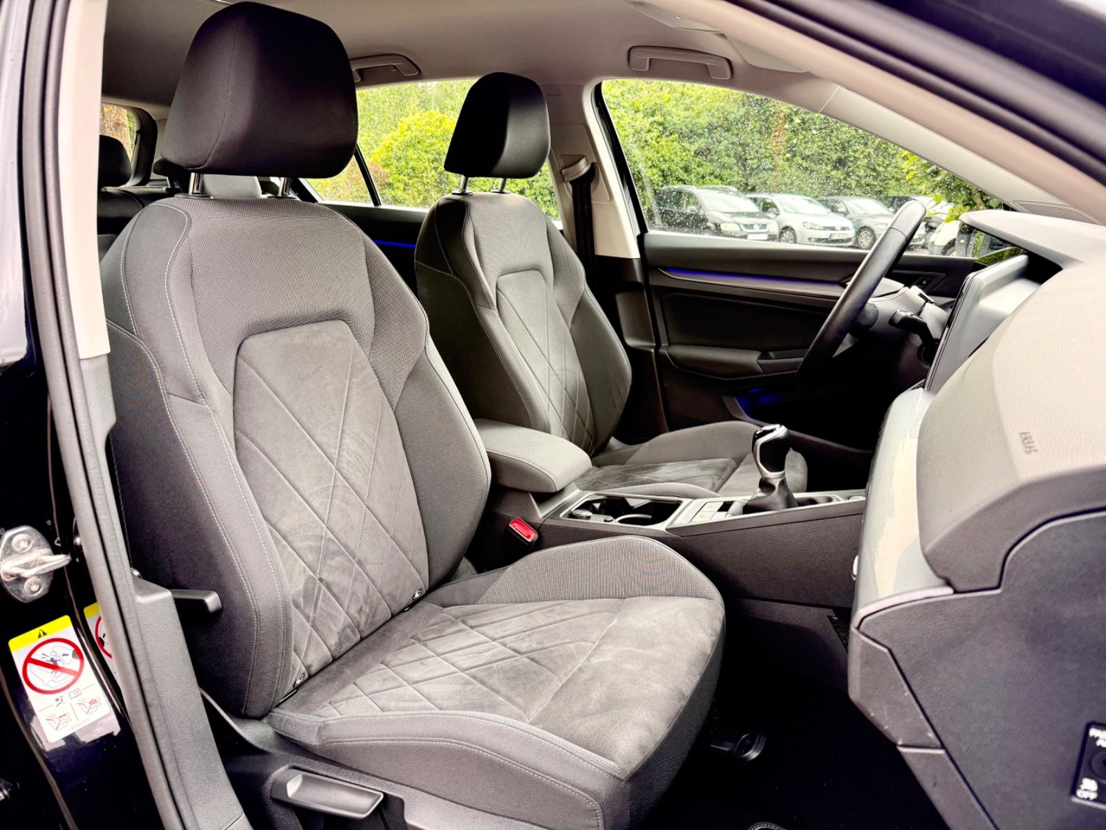 Volkswagen Golf VIII 1.5 Style - Samsaru's Car Outlet