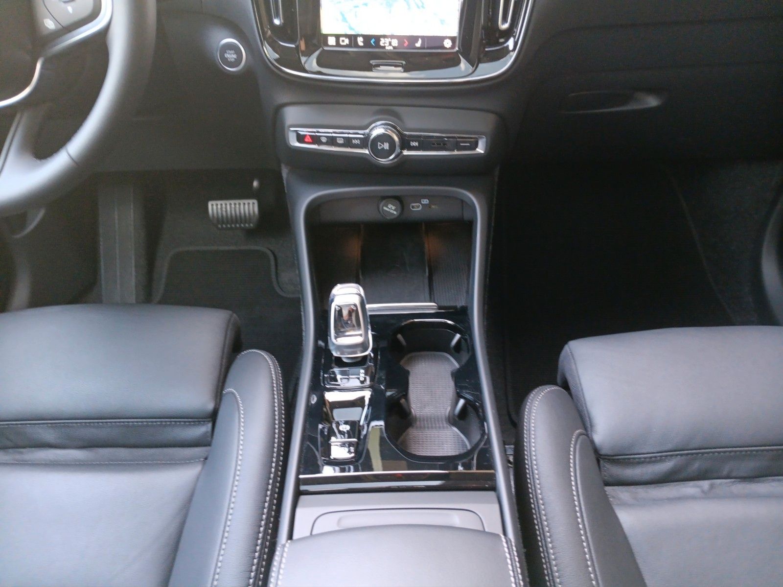 Volvo XC40 B4 2WD - Samsaru's Car Outlet
