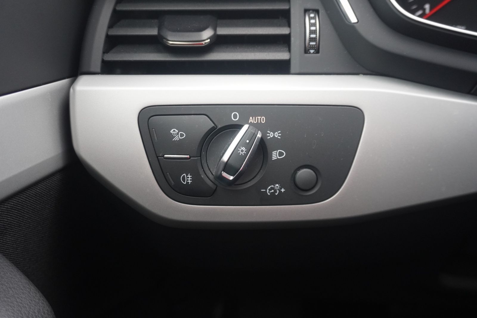 Audi A4 Avant 35 TFSI S-Tronic - Samsaru's Car Outlet
