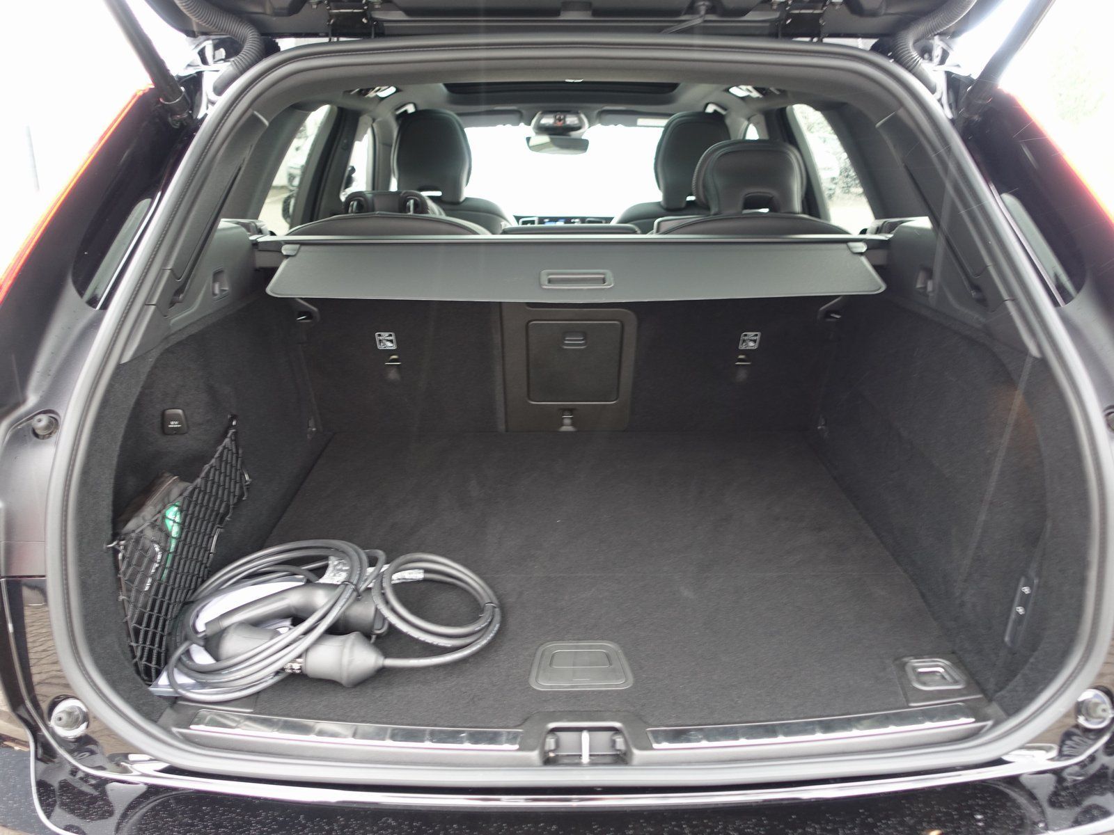 Volvo XC60 Black Edition Ultra T6 AWD - Samsaru's Car Outlet