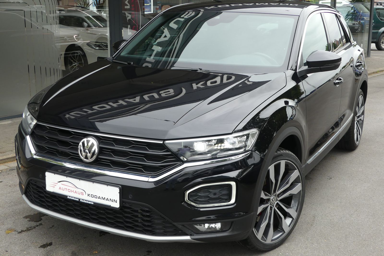 Volkswagen T-Roc Sport 4Motion - Samsaru's Car Outlet