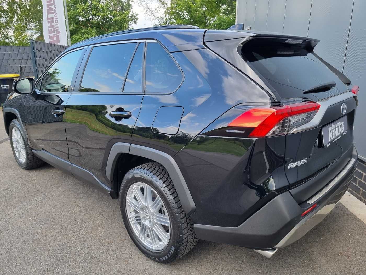 Toyota RAV4 Hybrid 4WD - Samsaru's Car Outlet