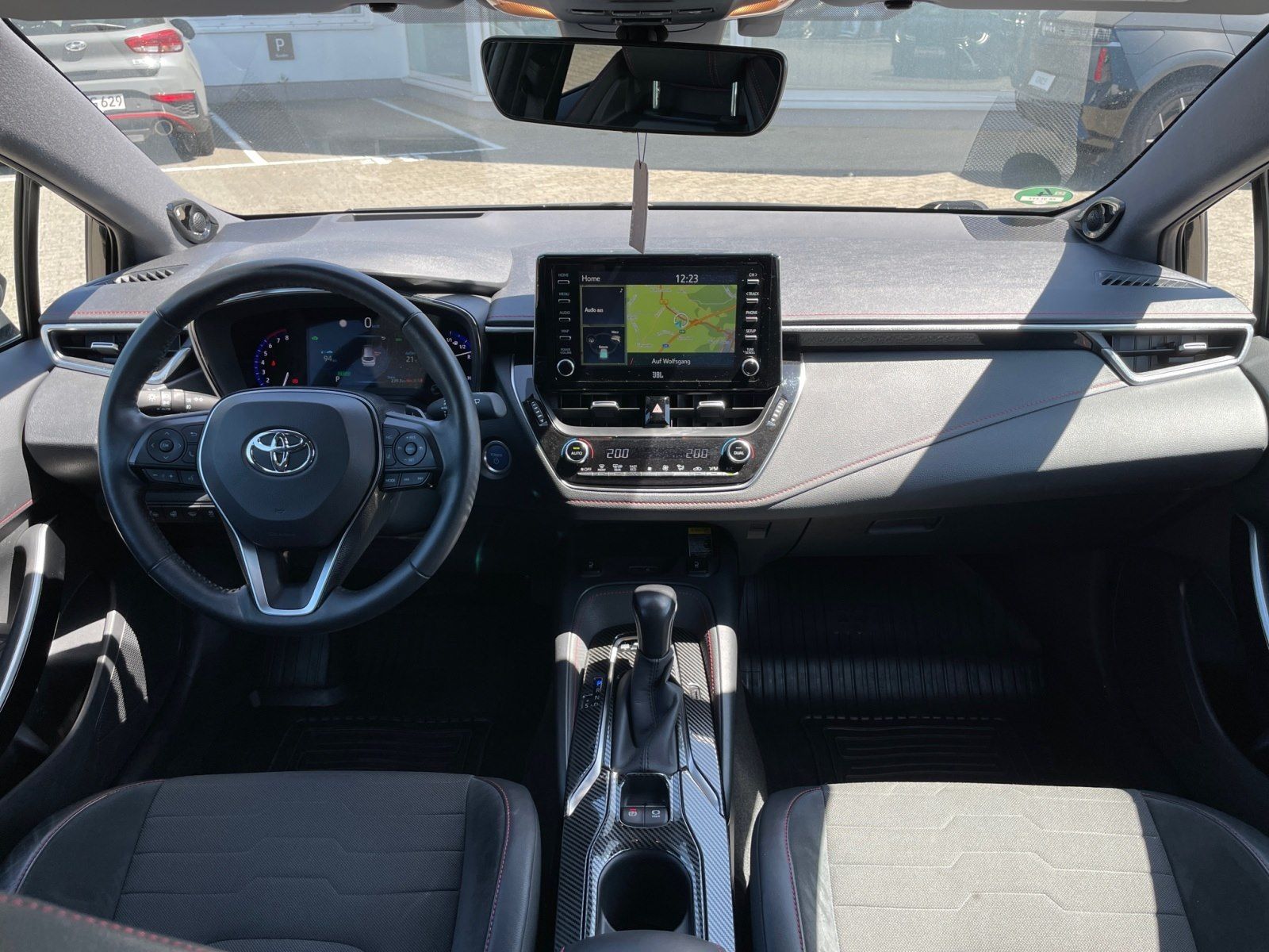 Toyota Corolla Touring Sports 2.0 Hybrid Lounge - Samsaru's Car Outlet