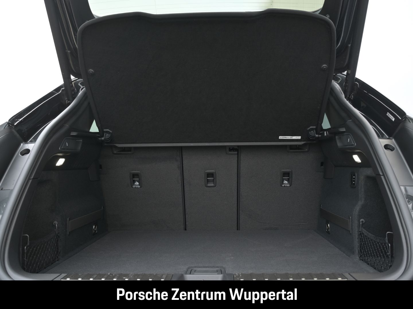 Porsche Macan 4 LED-Matrix Surround-View Abstandstempoma