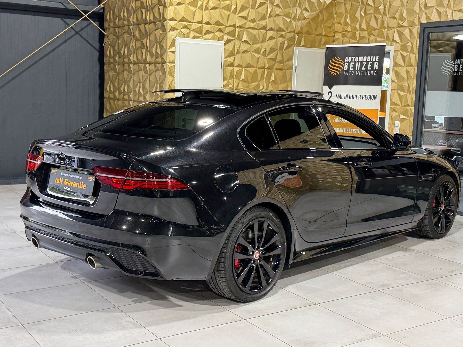 Jaguar XE R-Dynamic Black/PANO/360''KAM/MERIDIAN/LED