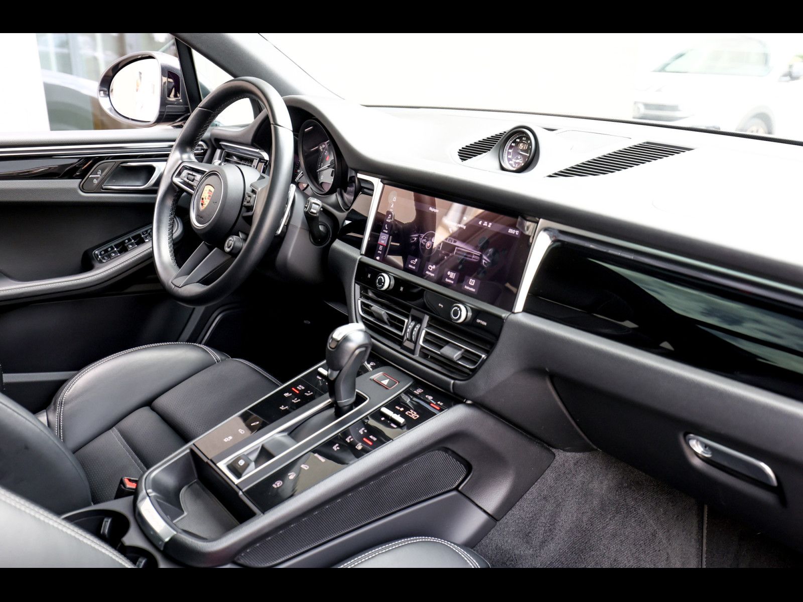 Porsche Macan III S PDK - Samsaru's Car Outlet