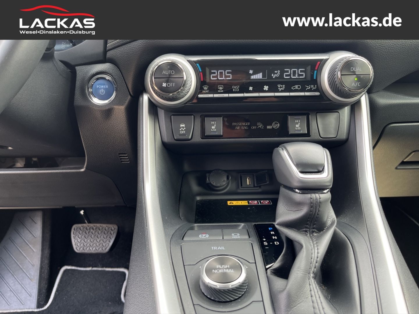 Toyota RAV 4 Hybrid 4x4 - Samsaru's Car Outlet