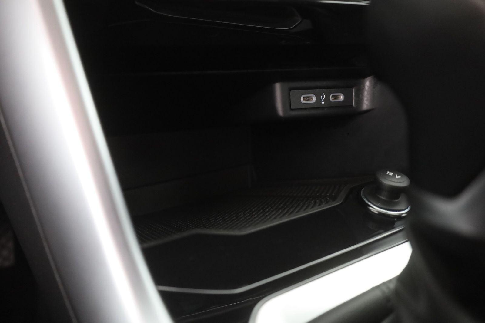 Volkswagen T-Roc 1.5 TSI DSG - Samsaru's Car Outlet