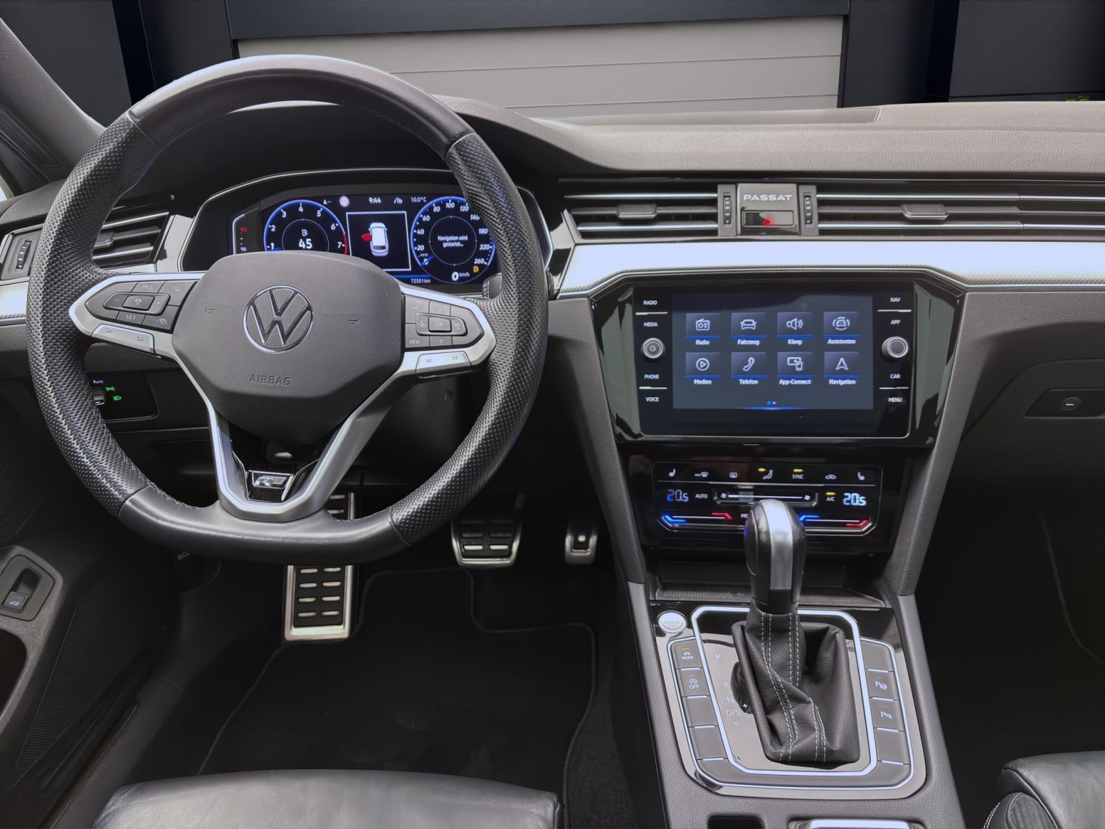 Volkswagen Passat Variant 2.0 TSI DSG 4M R-LINE PANO AHK NA