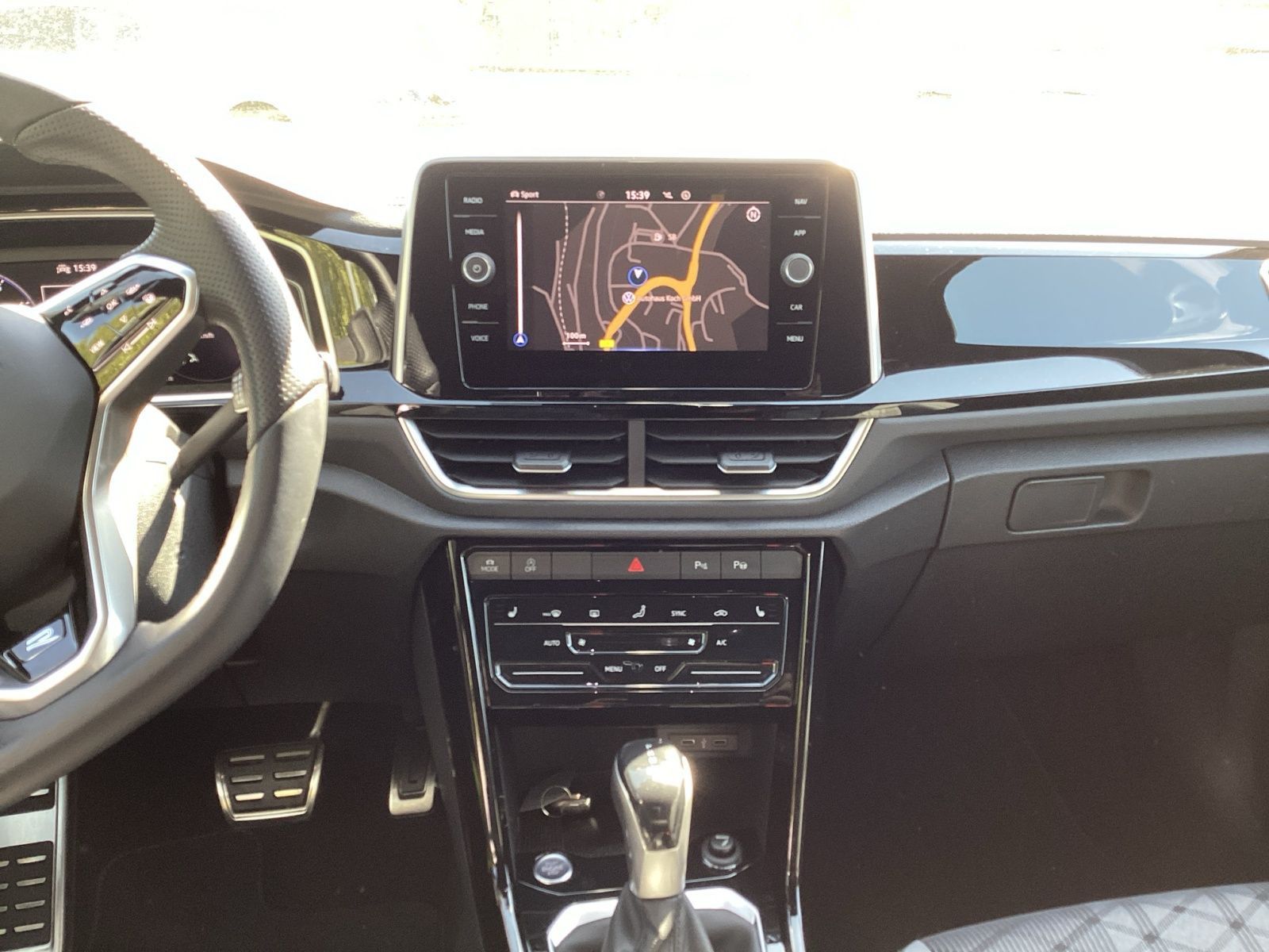 Volkswagen T-Roc 1.5TSI R-Line - Samsaru's Car Outlet