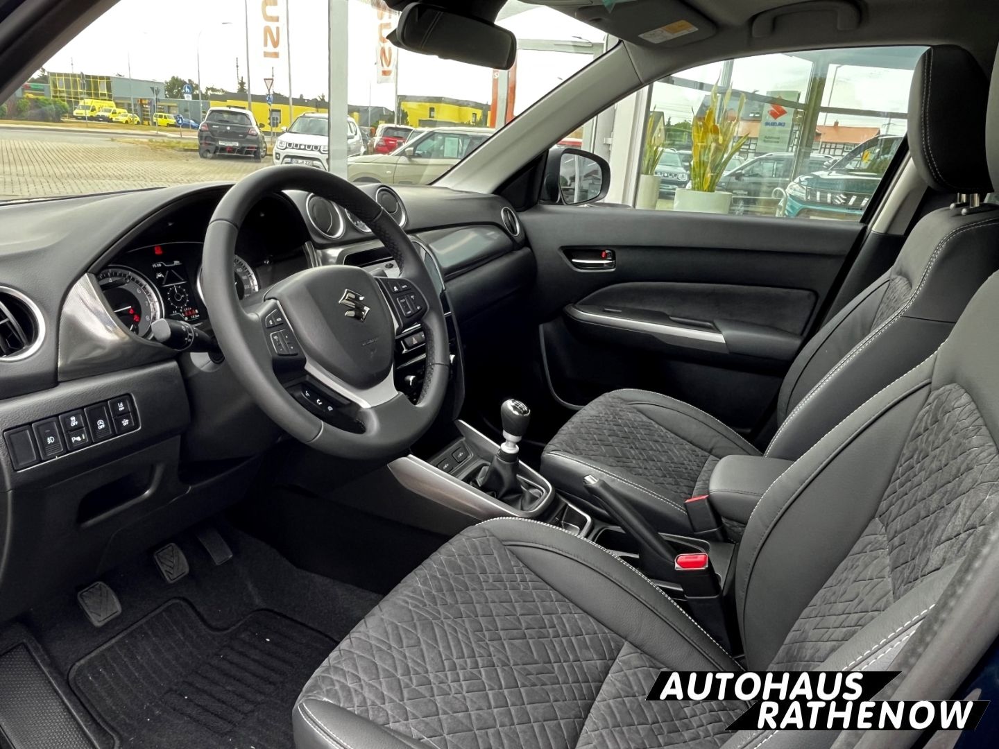 Suzuki Vitara Shinkai 1.4 BOOSTERJET HYBRID - Samsaru's Car Outlet