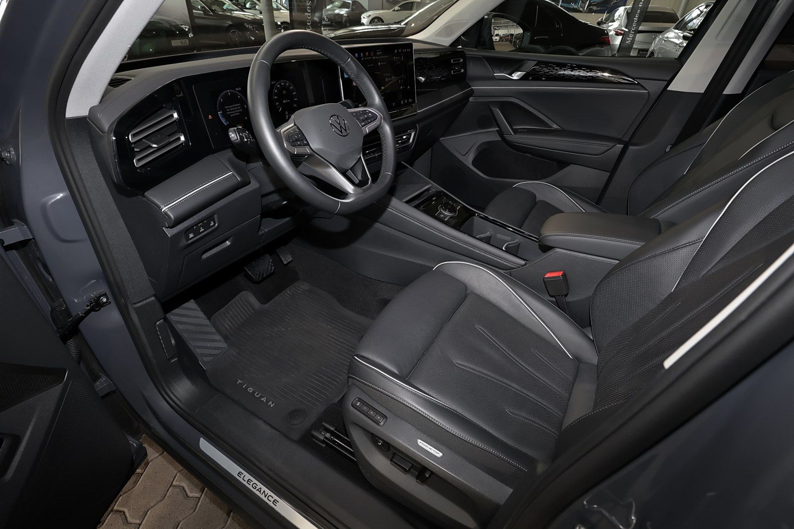 Volkswagen Tiguan AHK+ACC+KAMERA+TOTWINKEL+CARPLAY+LED+18"