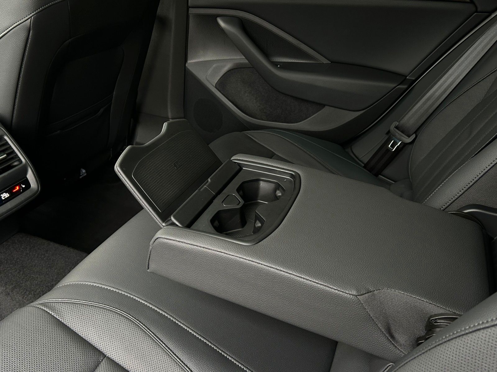 Skoda SUPERB COMBI 4x4 L&K*STHEIZ*VOLL*GARANTIE-2030*