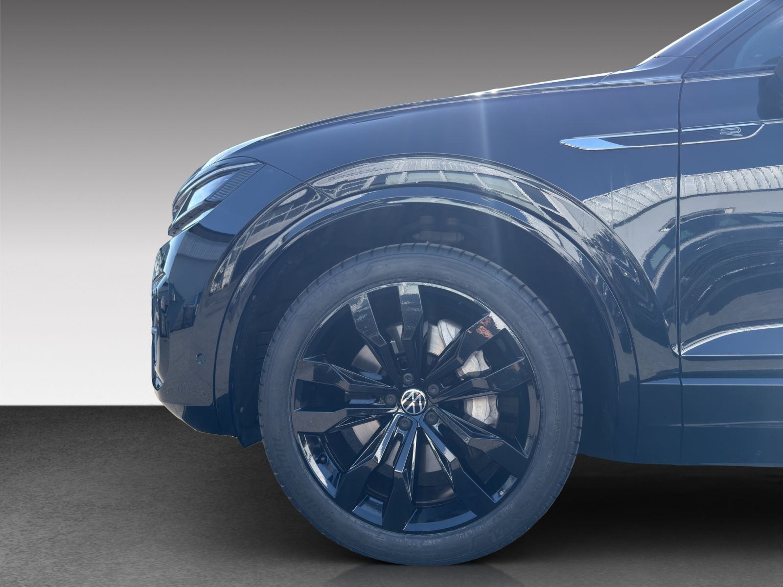 Volkswagen Touareg R-Line - Samsaru's Car Outlet