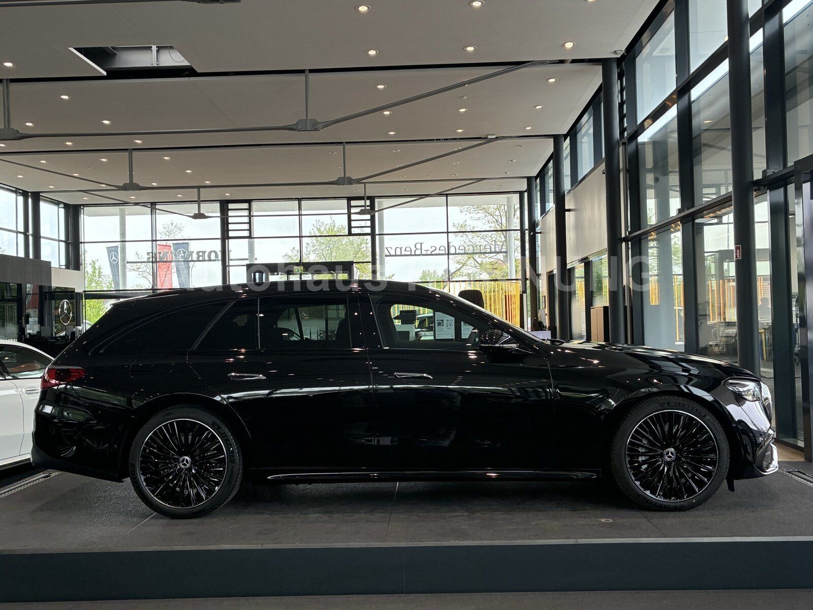Mercedes-Benz E 450 d 4M T AMG NIGHT STHZG HUP PANOSD AHK DIGI