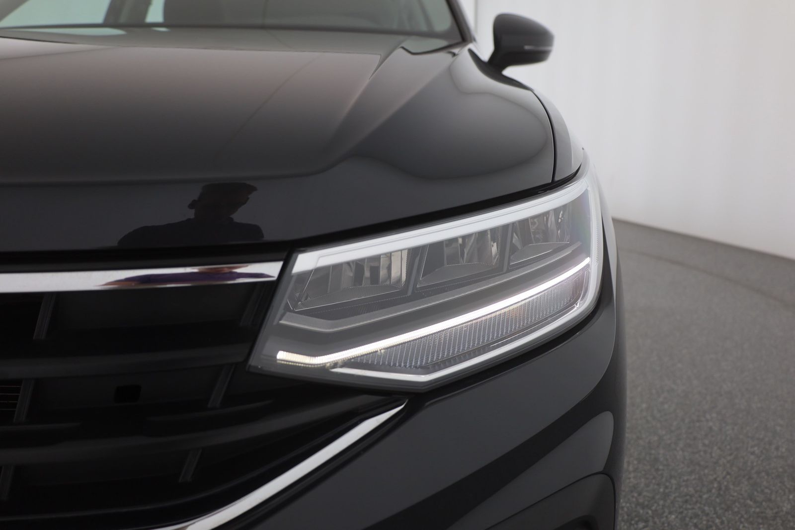 Volkswagen Tiguan 2.0 TSI 4Motion Life - Samsaru's Car Outlet