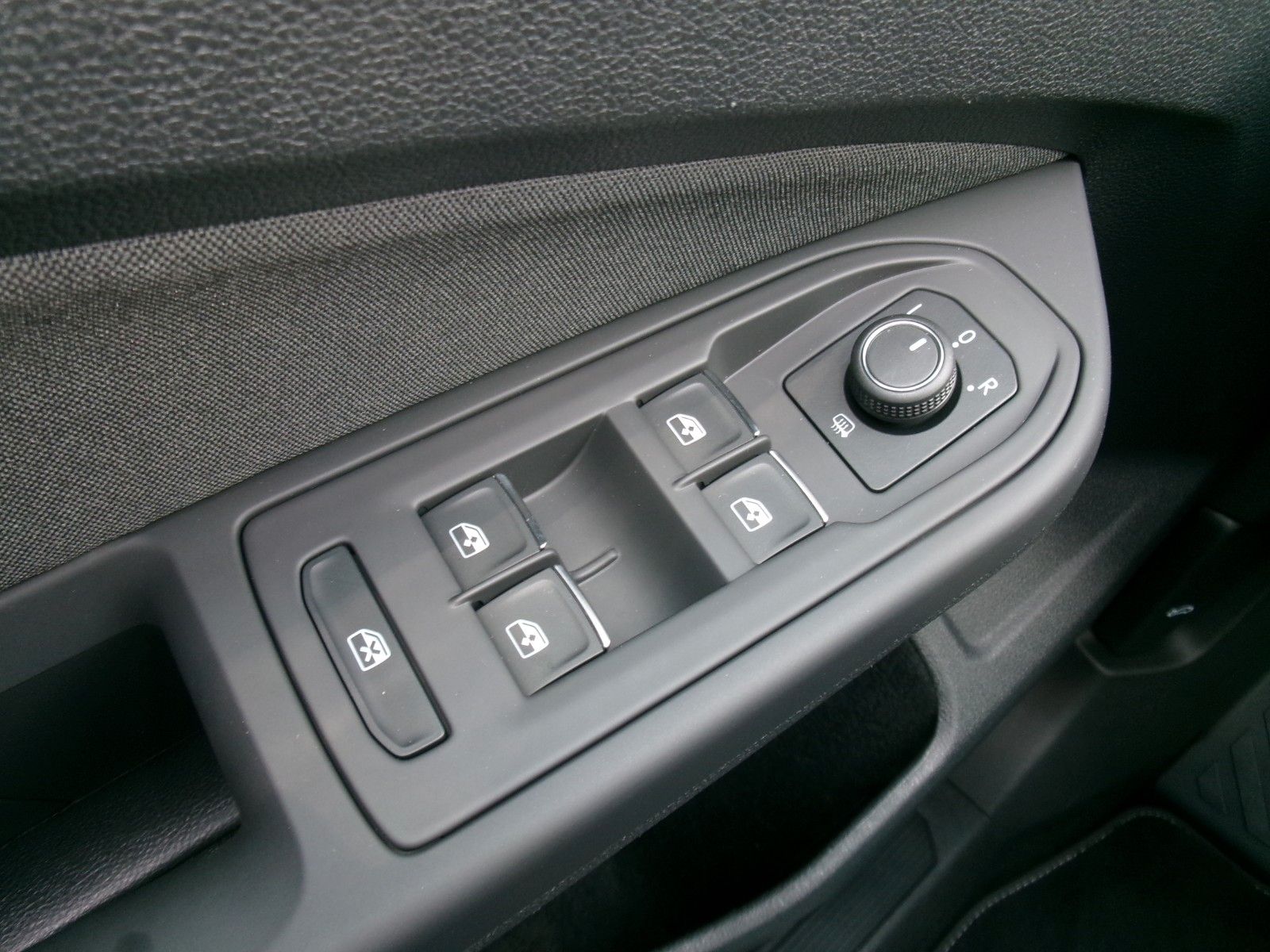 Volkswagen Golf VIII 1.0 TSI Life - Samsaru's Car Outlet