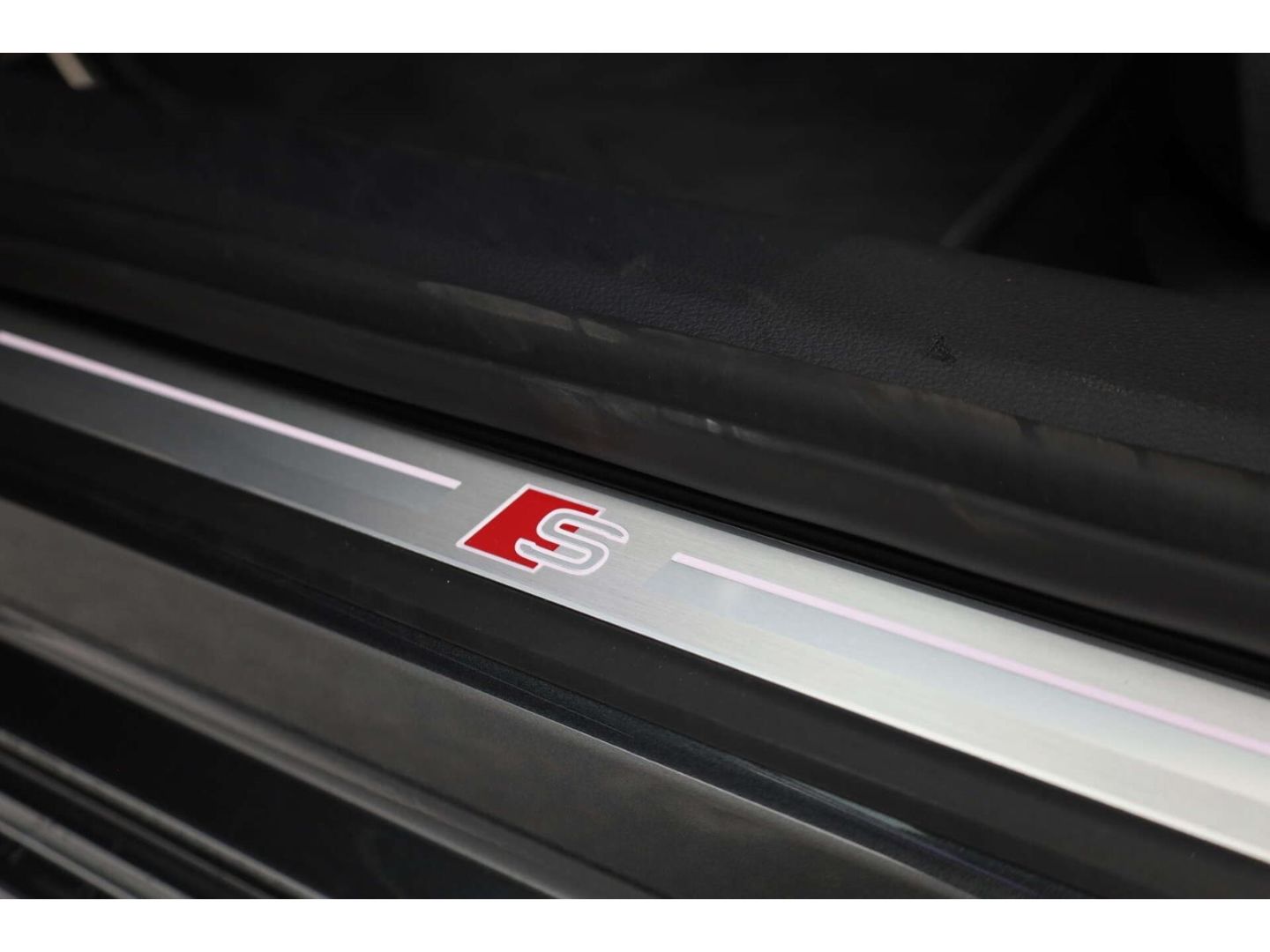 Audi A6 Avant 55 TFSI e quattro S line - Samsaru's Car Outlet
