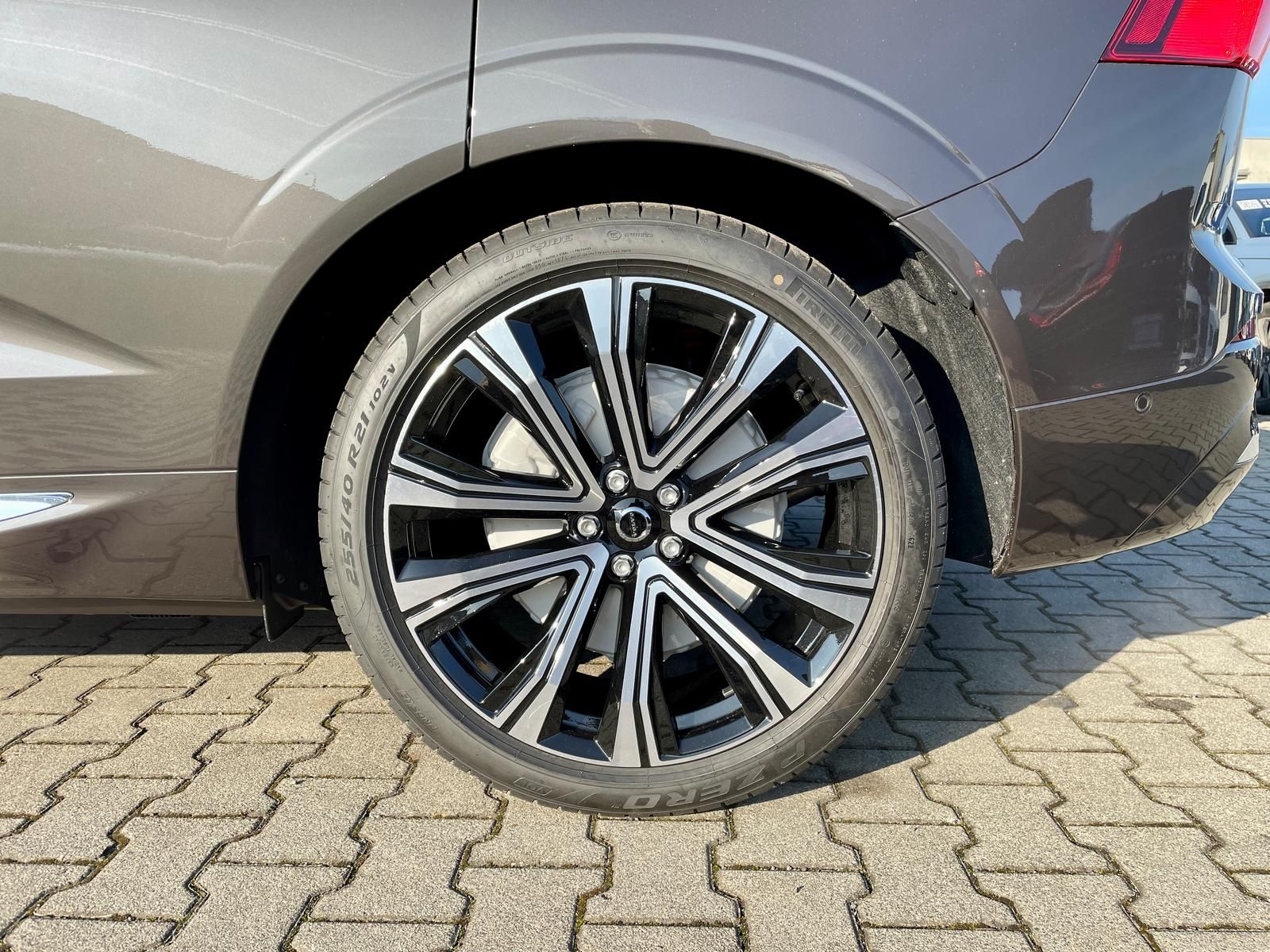 Volvo XC60 B5 AWD Ultimate Bright 360° ACC B&W HUD LHZ