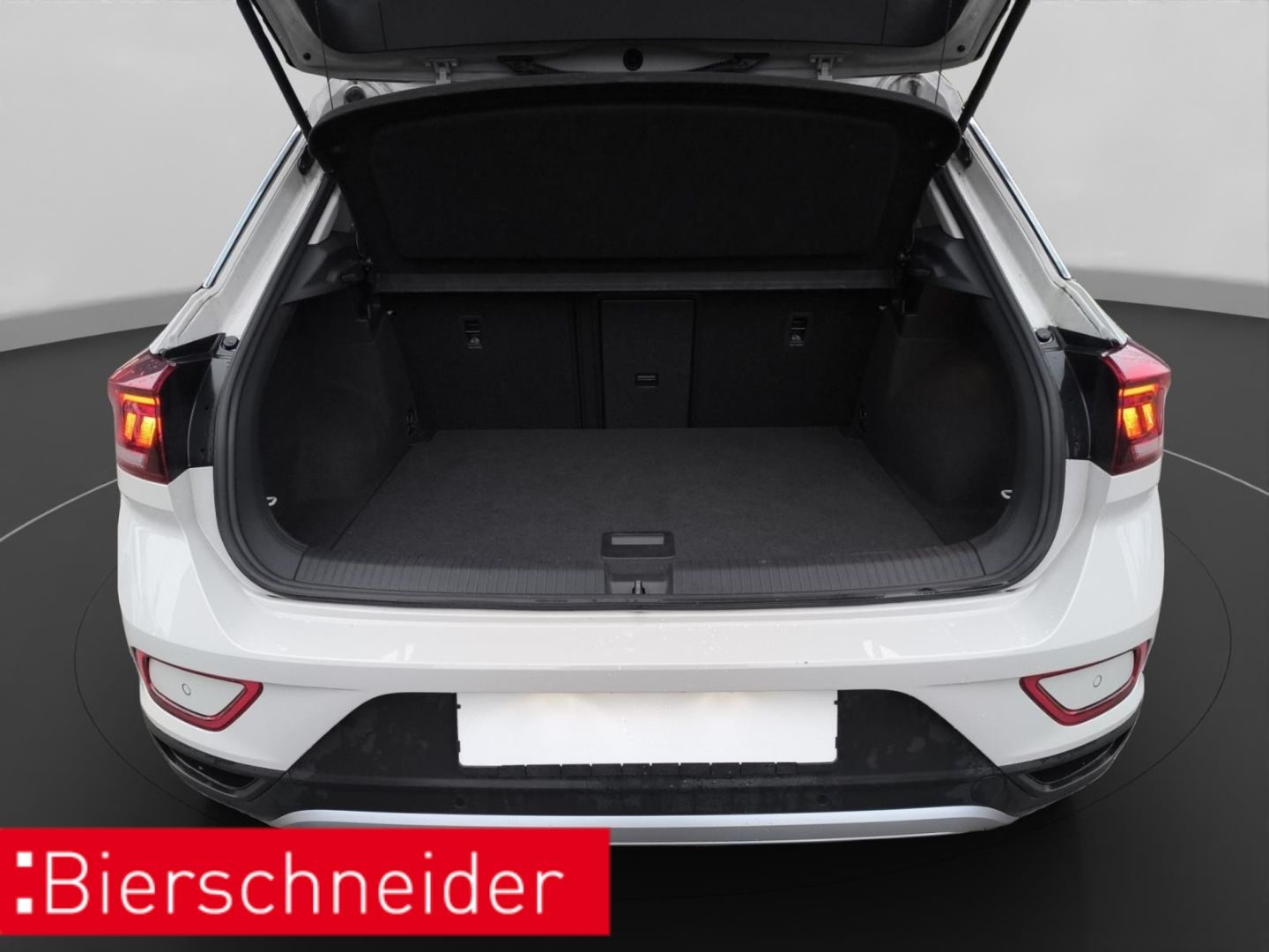 Volkswagen T-Roc 1.5 TSI DSG Life - Samsaru's Car Outlet