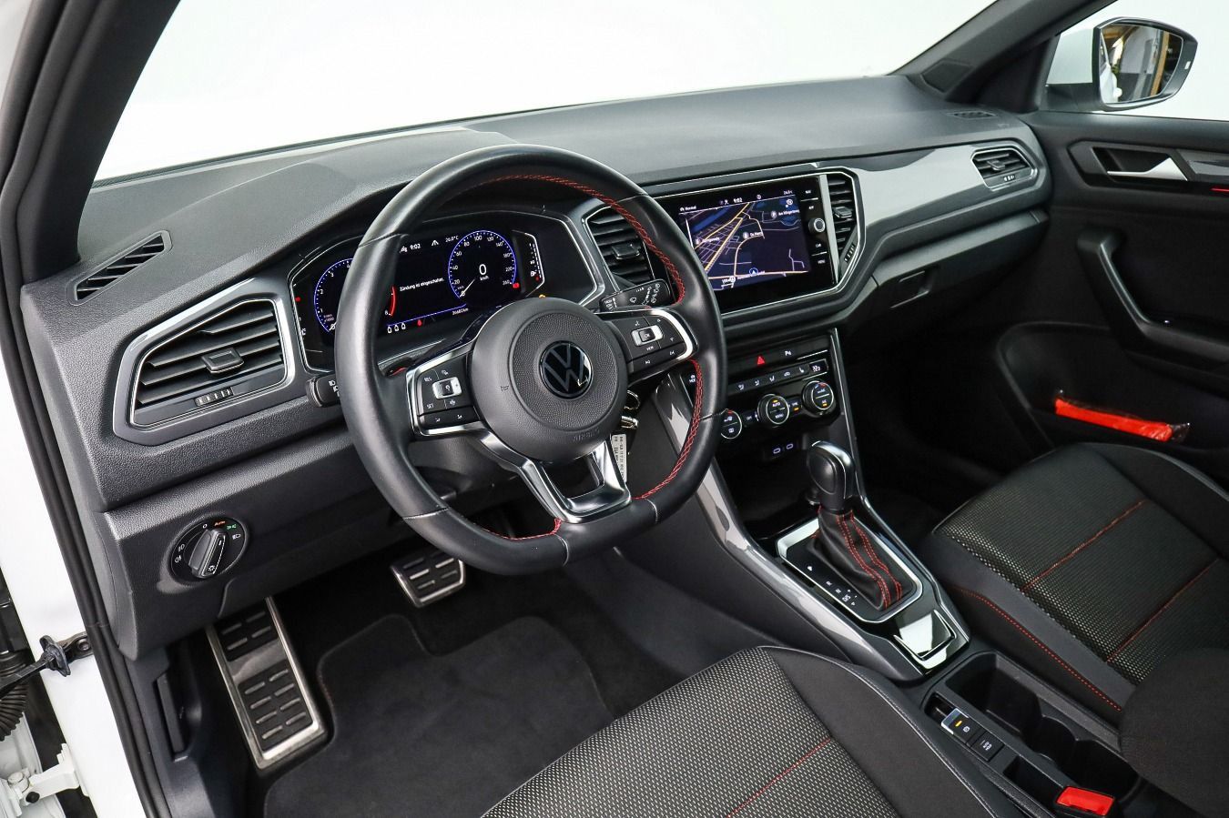 Volkswagen T-Roc 1.5 TSI DSG SPORT - Samsaru's Car Outlet