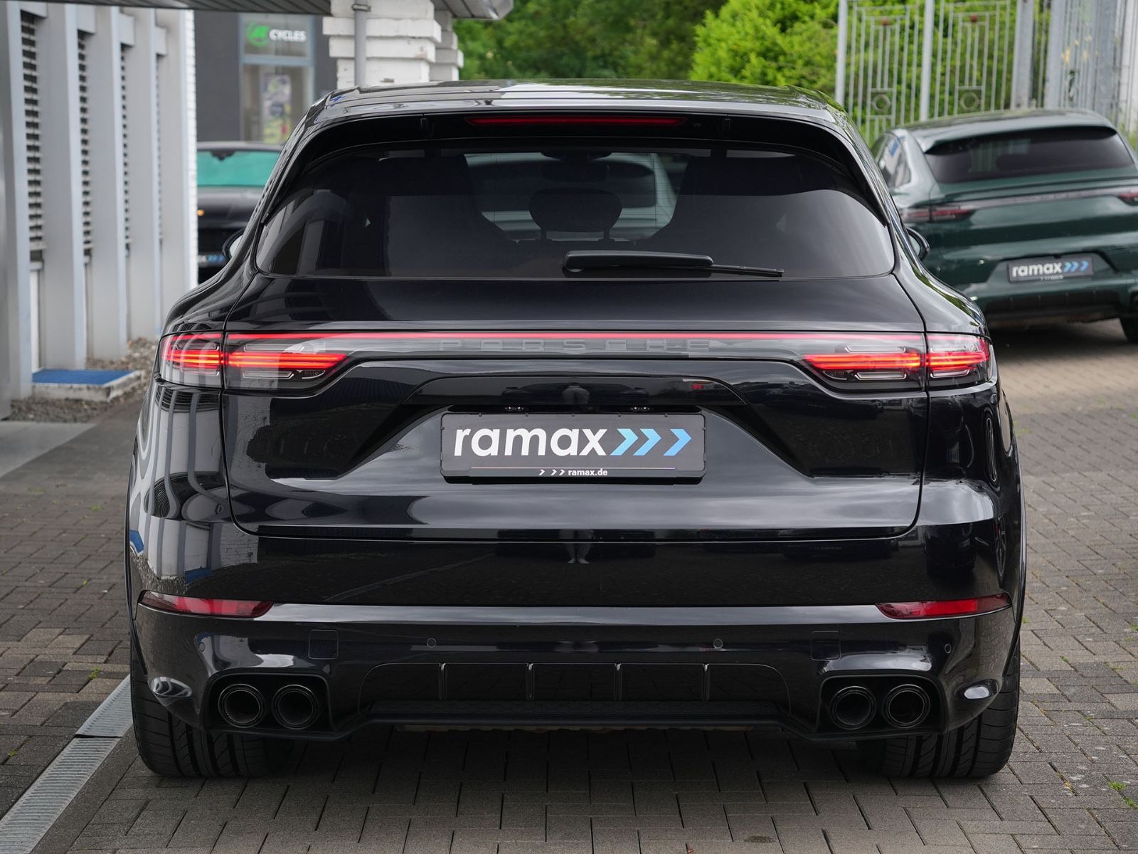 Porsche E-Hybrid MY24-INNODRIVE-ACC-LUFTF.-PANO-BOSE-RS