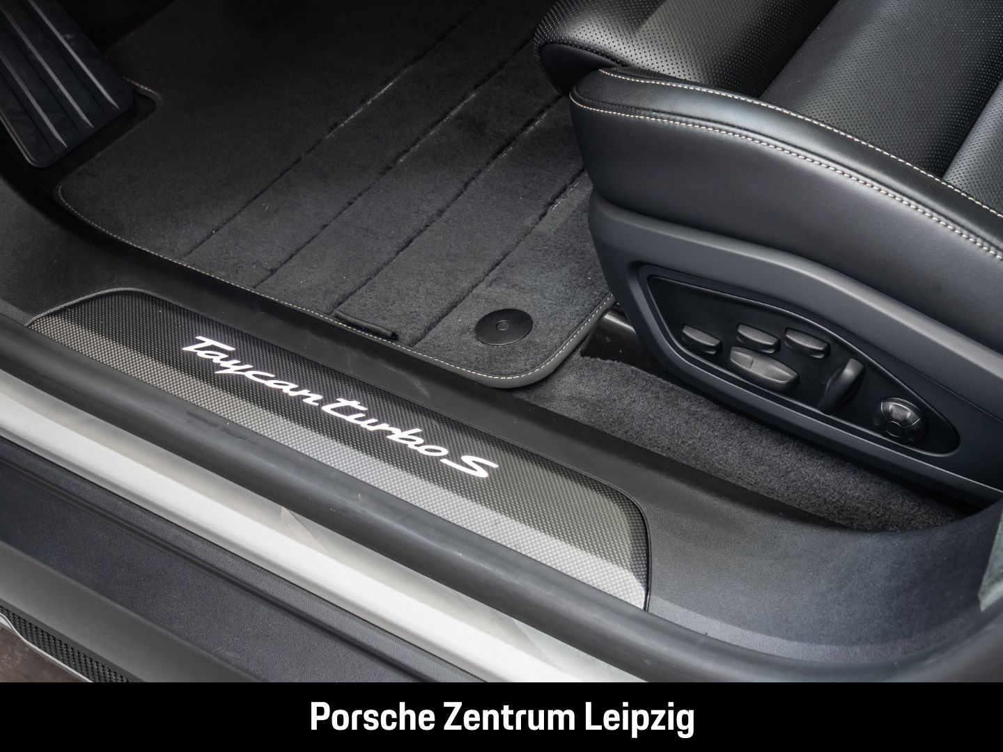 Porsche Taycan Turbo S Cross Turismo ActiveRide Burmeste