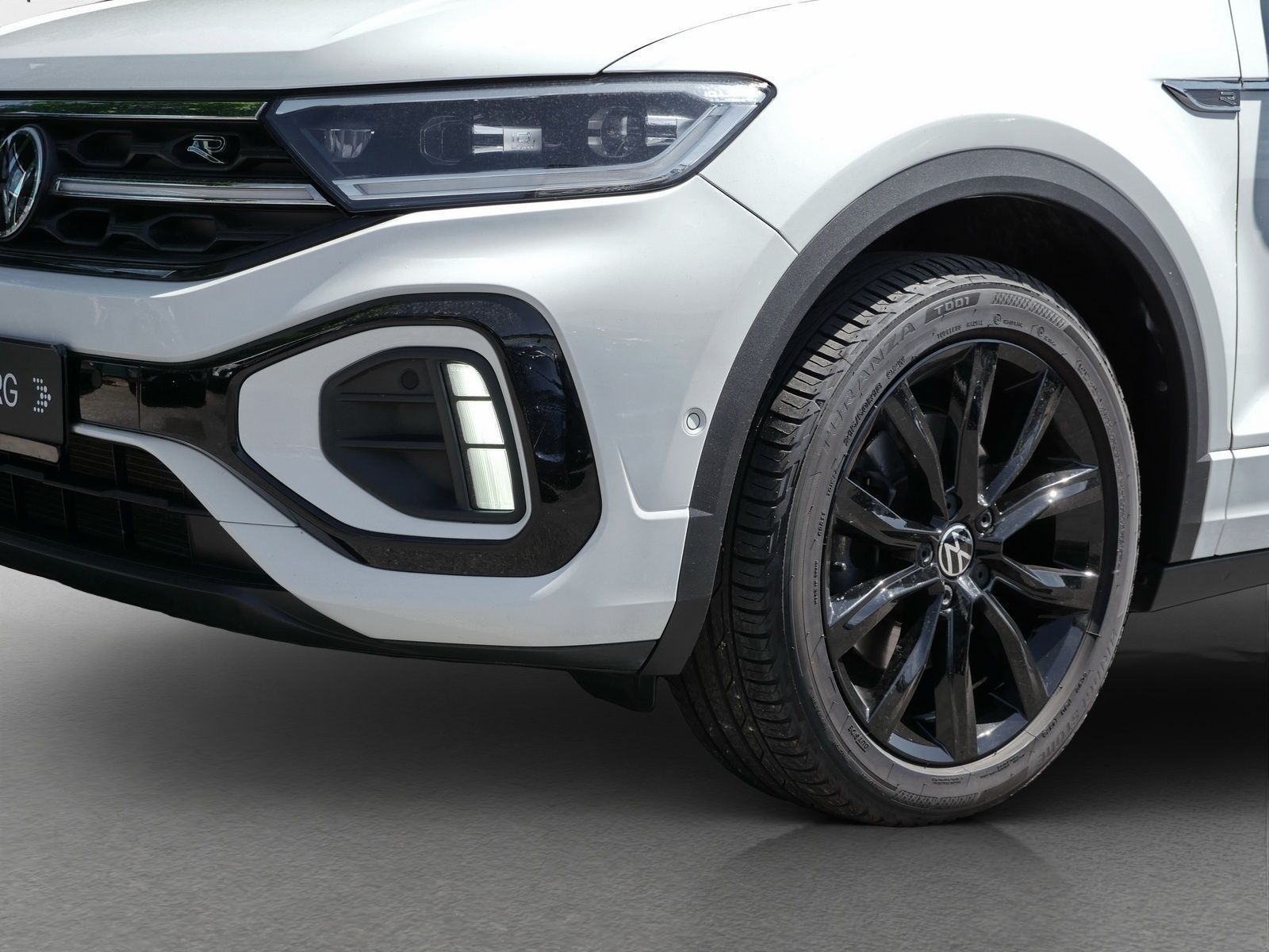 Volkswagen T-Roc TSI R-Line - Samsaru's Car Outlet