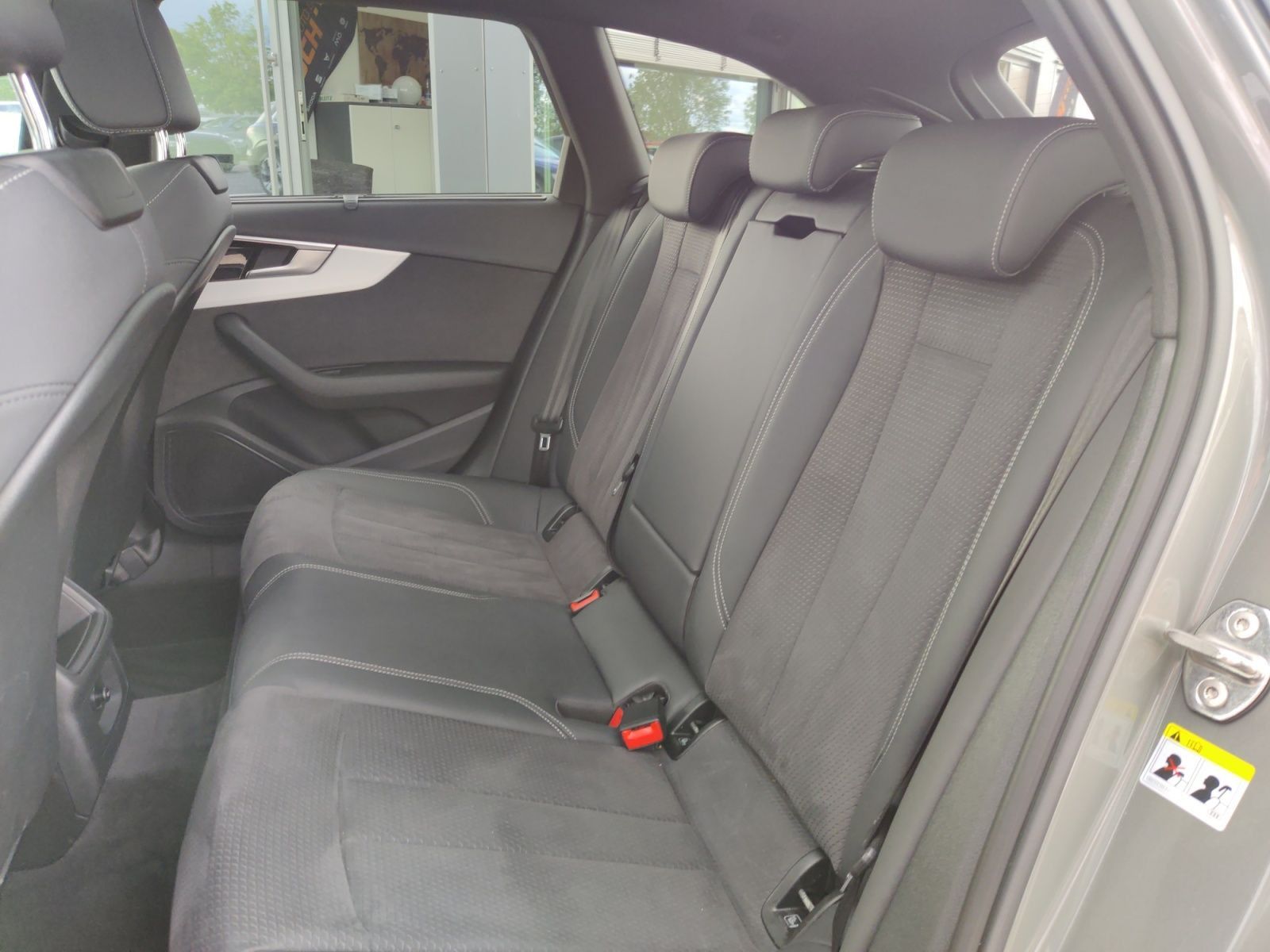 Audi A4 Avant 45 TFSI q. S-Tronic S-Line - Samsaru's Car Outlet