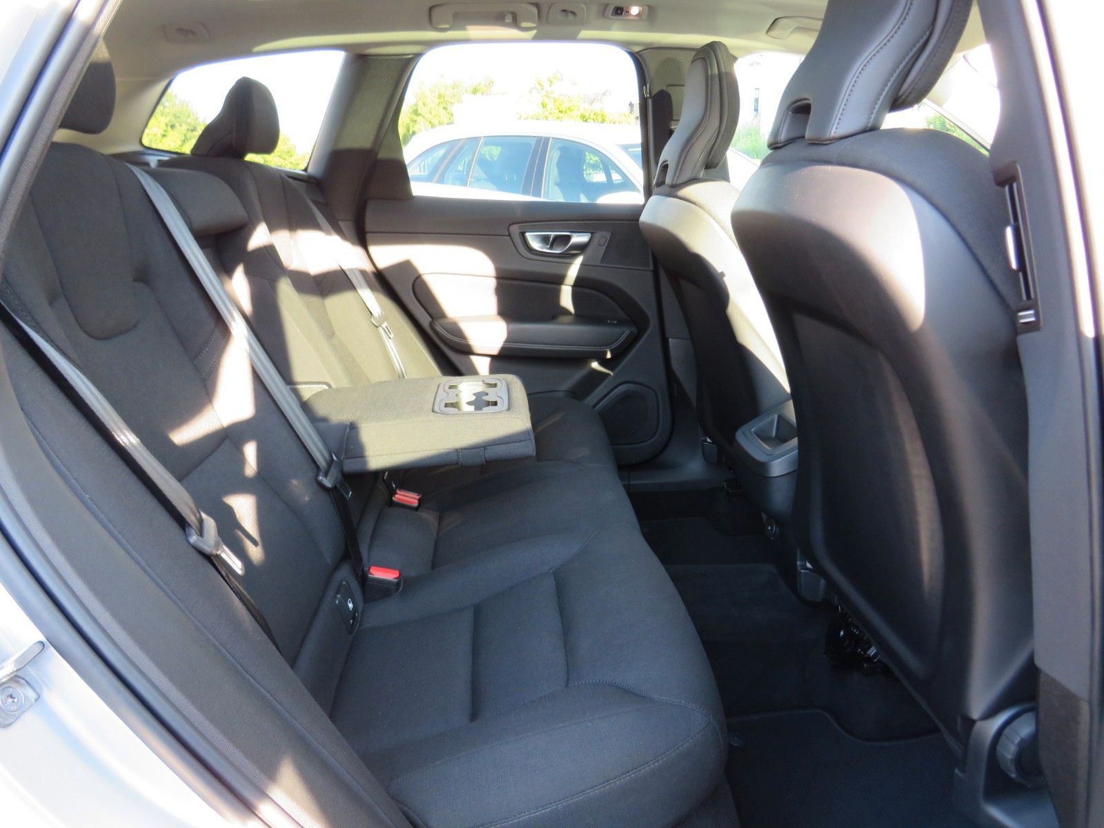 Volvo XC60 Momentum Pro AWD *PANO *AHK *KAMERA