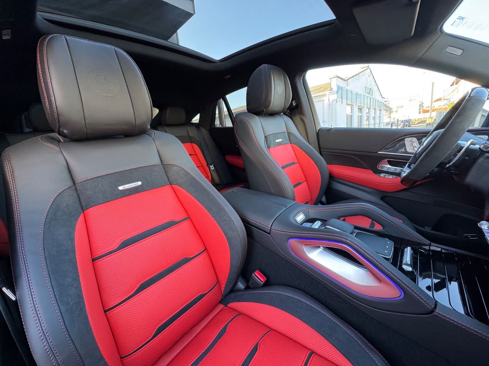 Mercedes-Benz COUPÉ|ROT|MY26|CARBON|BURMESTER|HEAD-UP|MASSAGE|