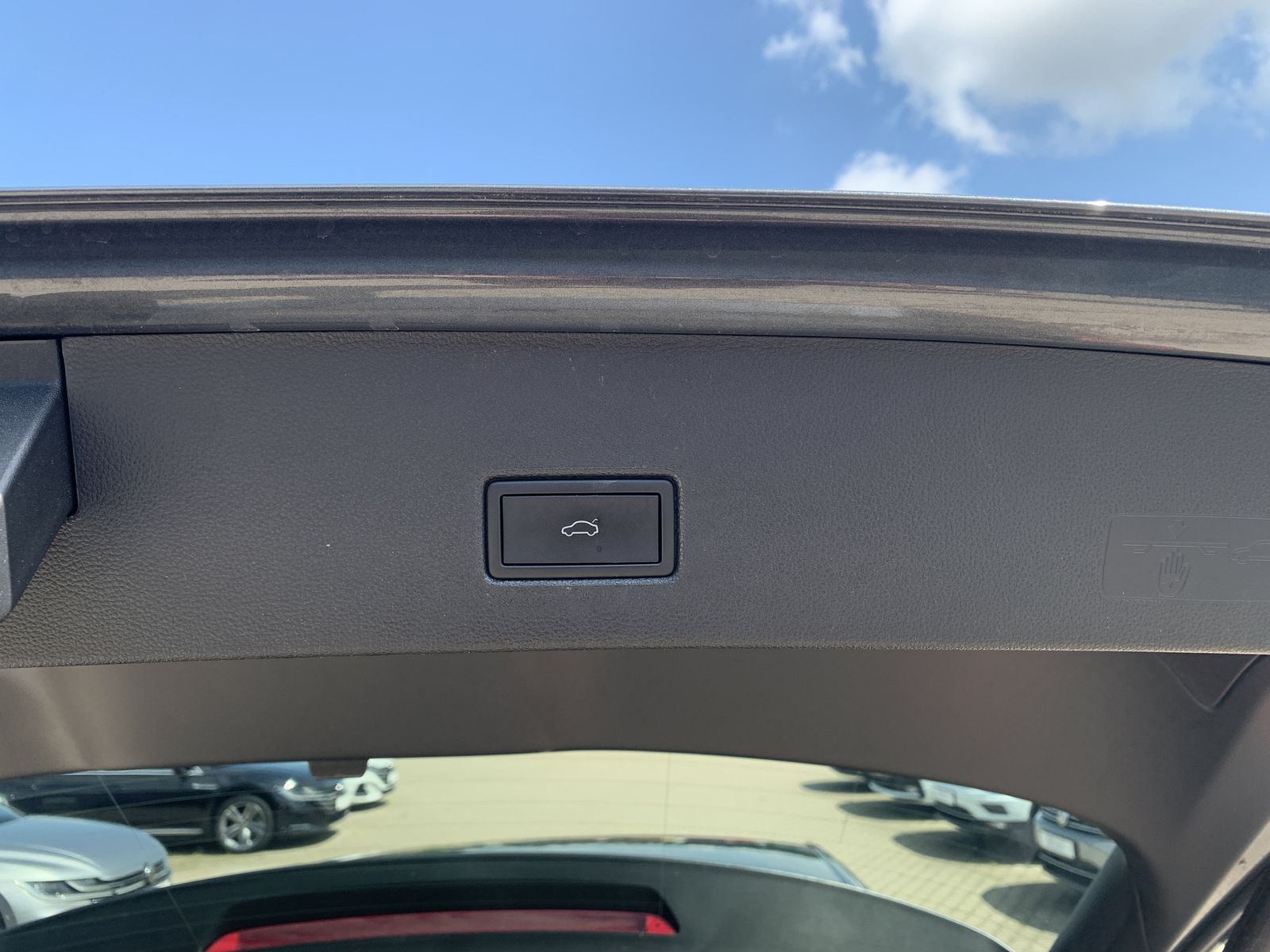 Volkswagen T-Roc 1.5 TSI Sport - Samsaru's Car Outlet