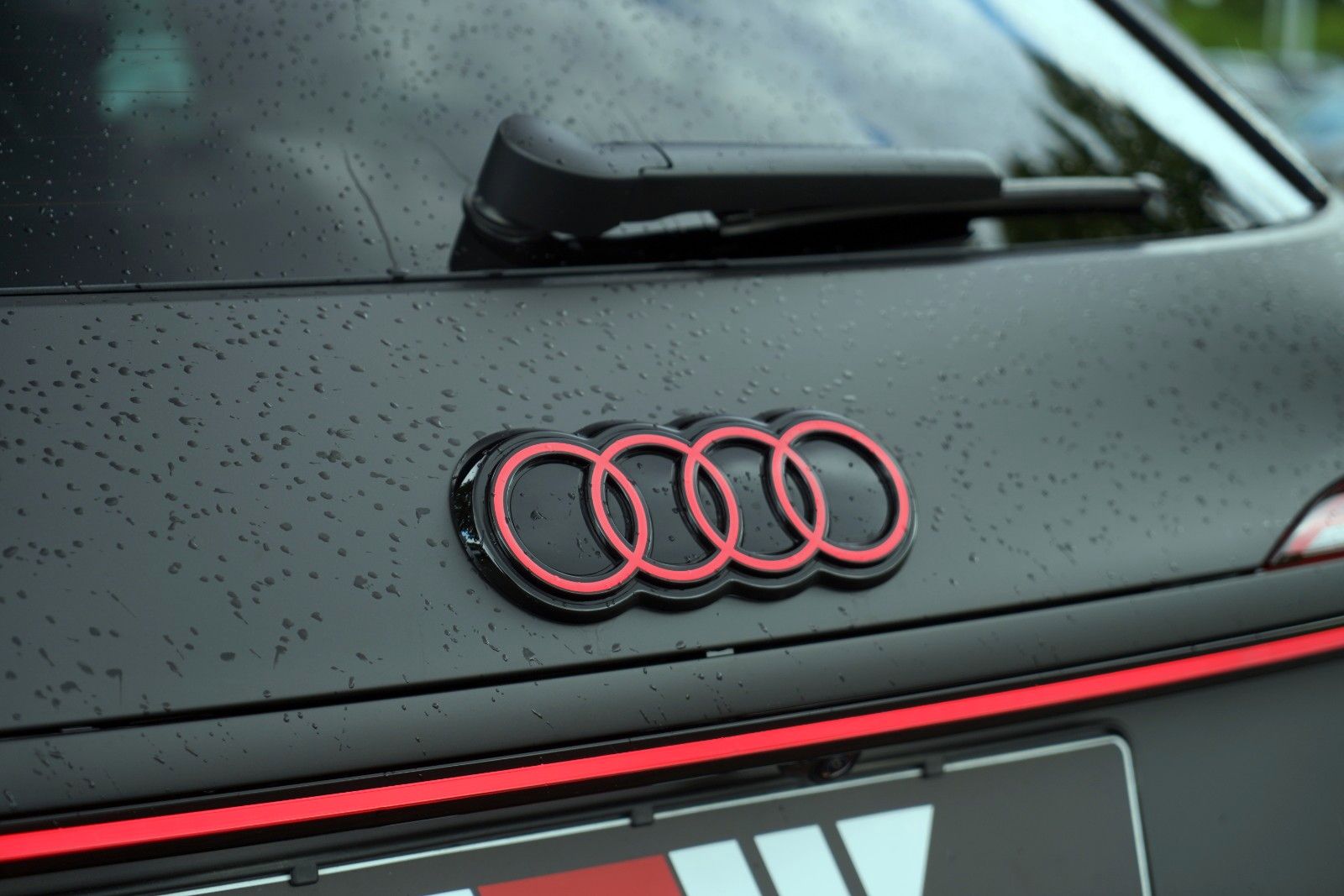 Audi Q3 SUV e-hybrid AHK S-LINE PANO TECH PRO MATRIX