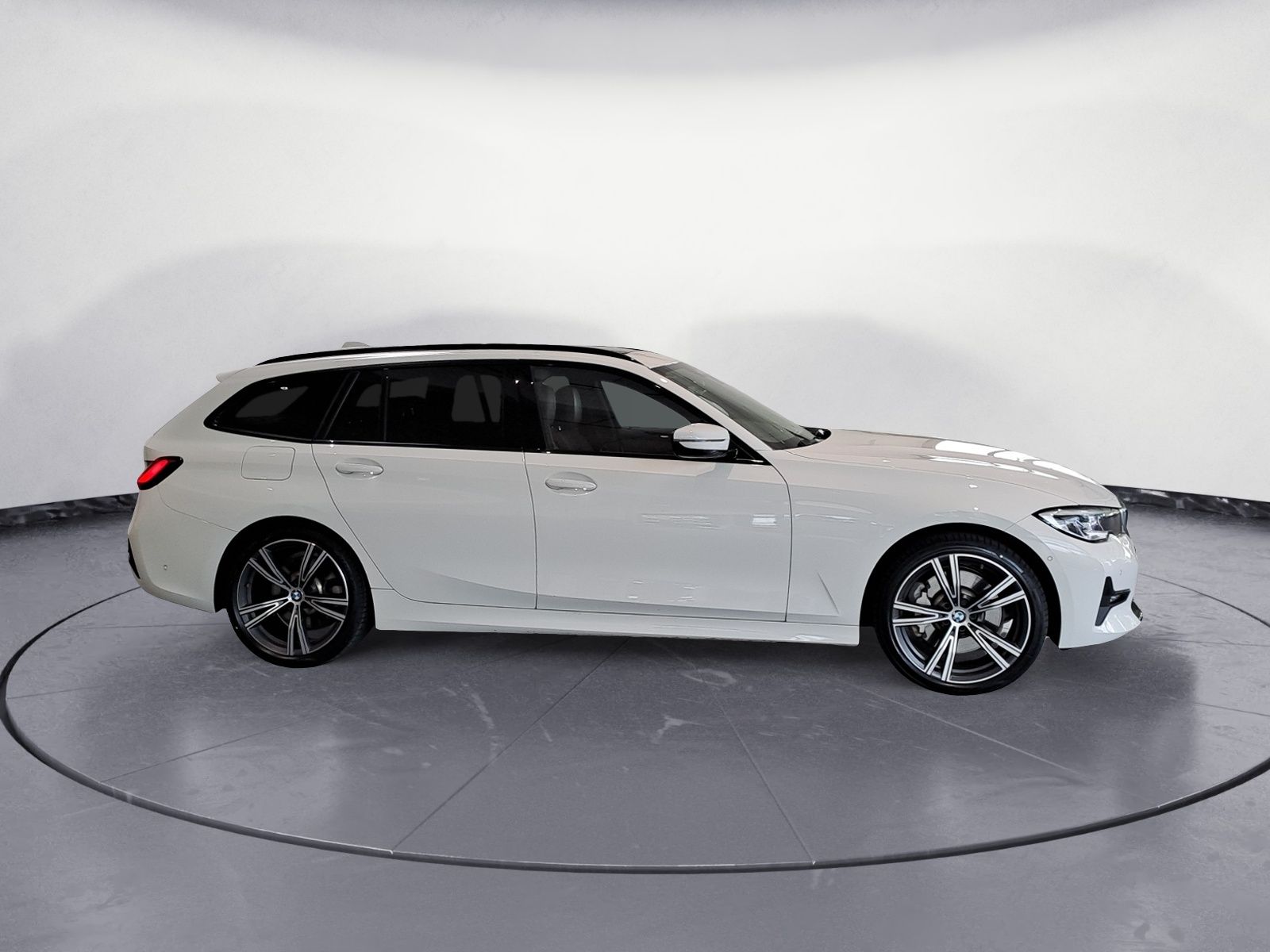 BMW 330e xDrive Touring Sport Line - Samsaru's Car Outlet