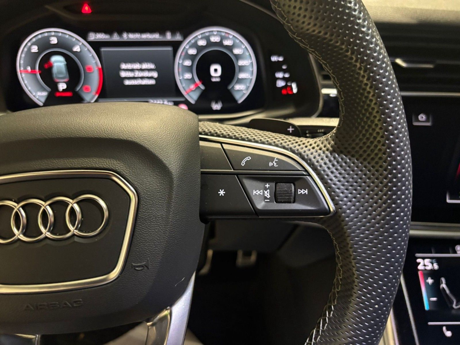 Audi Q8 50 TDI quattro S-LINE*AHK/STANDHEIZ.*