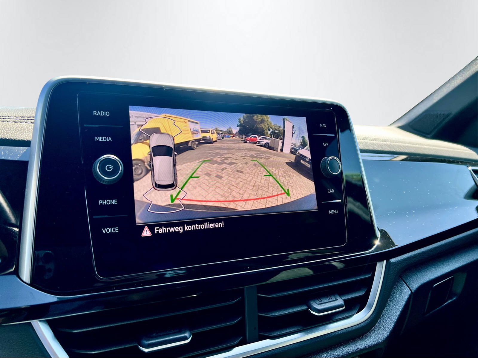 Volkswagen T-Roc R-Line - Samsaru's Car Outlet