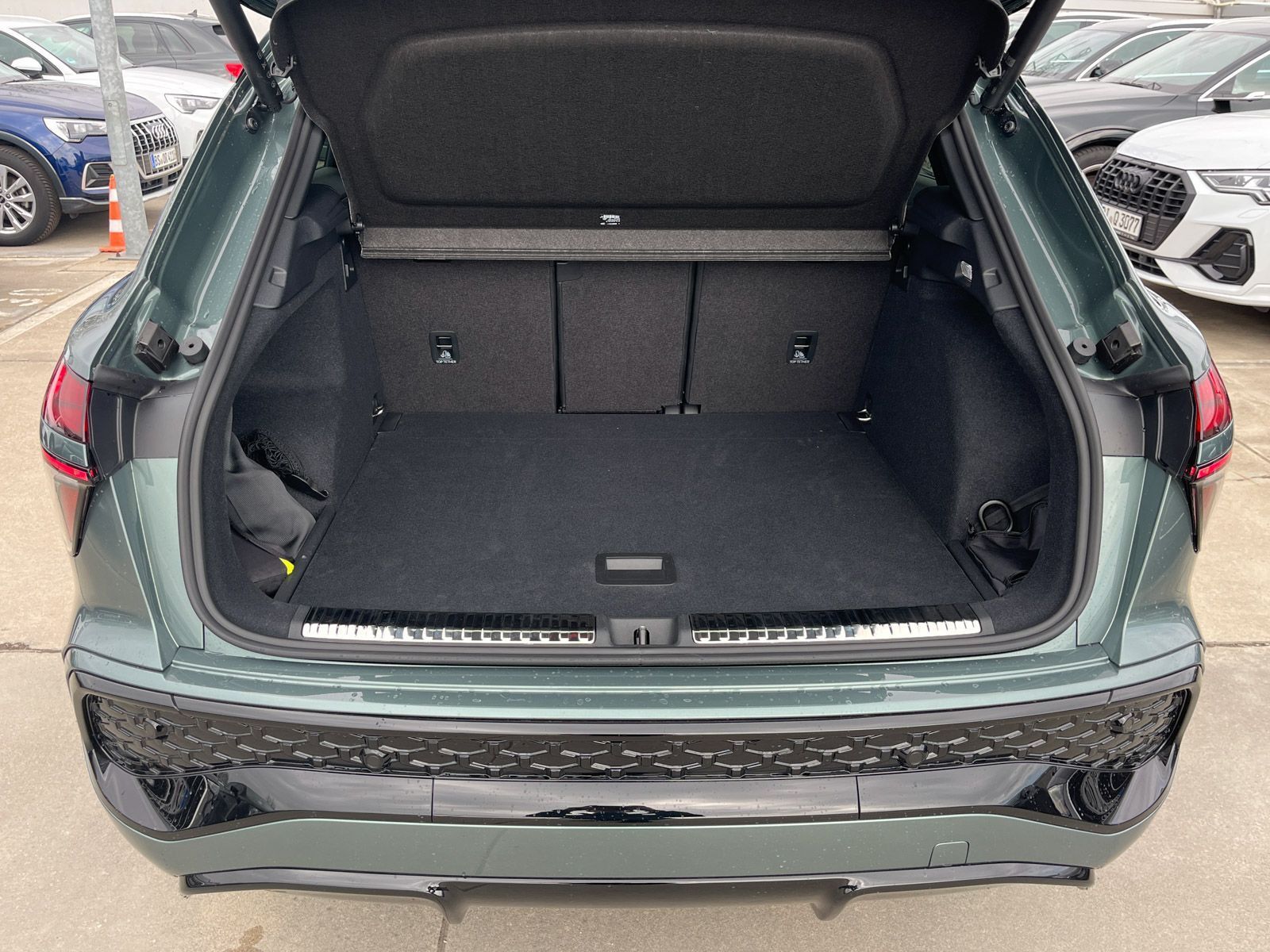 Audi Q3 TFSI 110 kW S tronic S line AHK Matrix OLED P