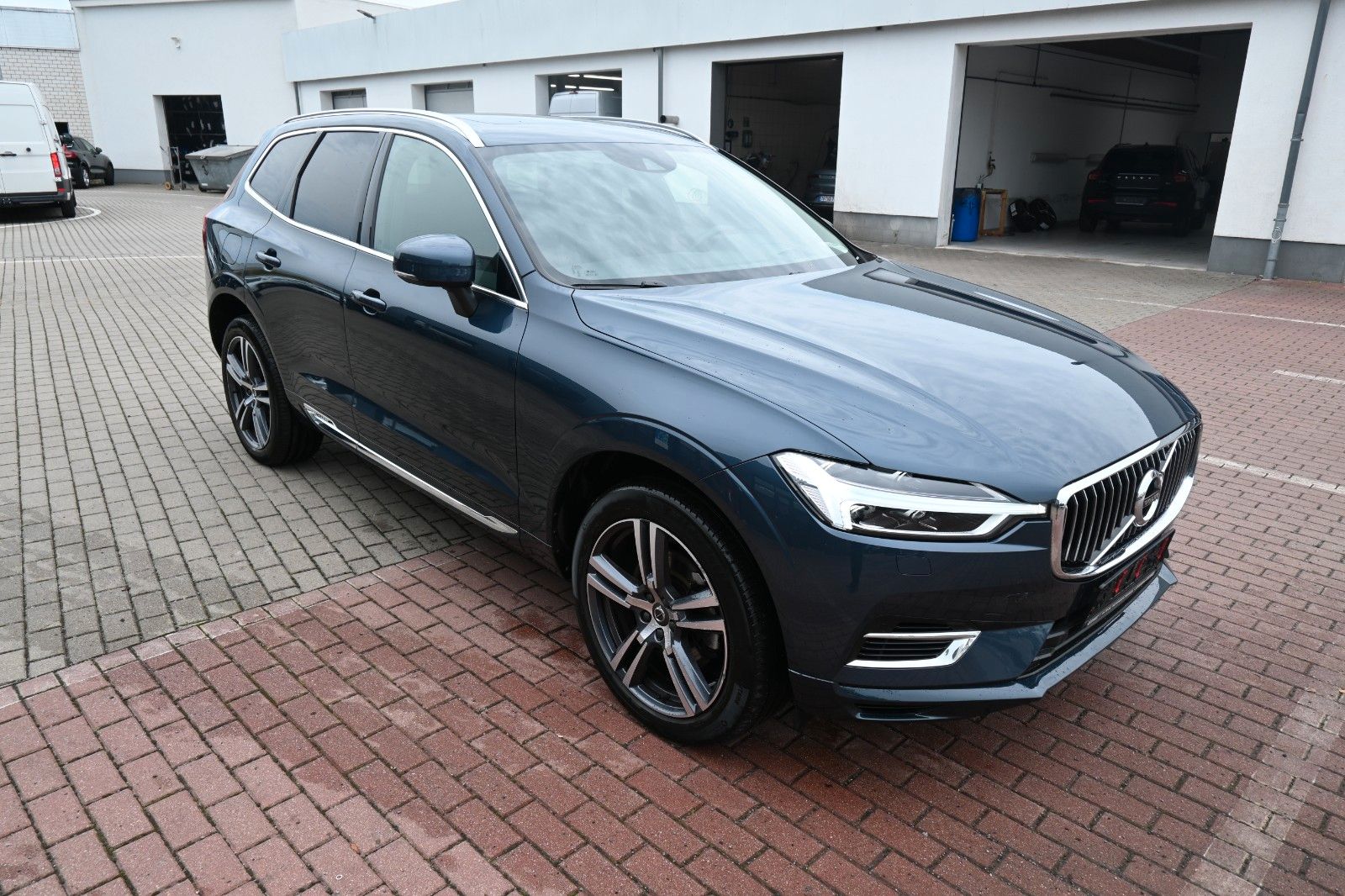 Volvo XC 60 Inscript. T8 PHEV AWD*HUD*Massage*Luft*AHK