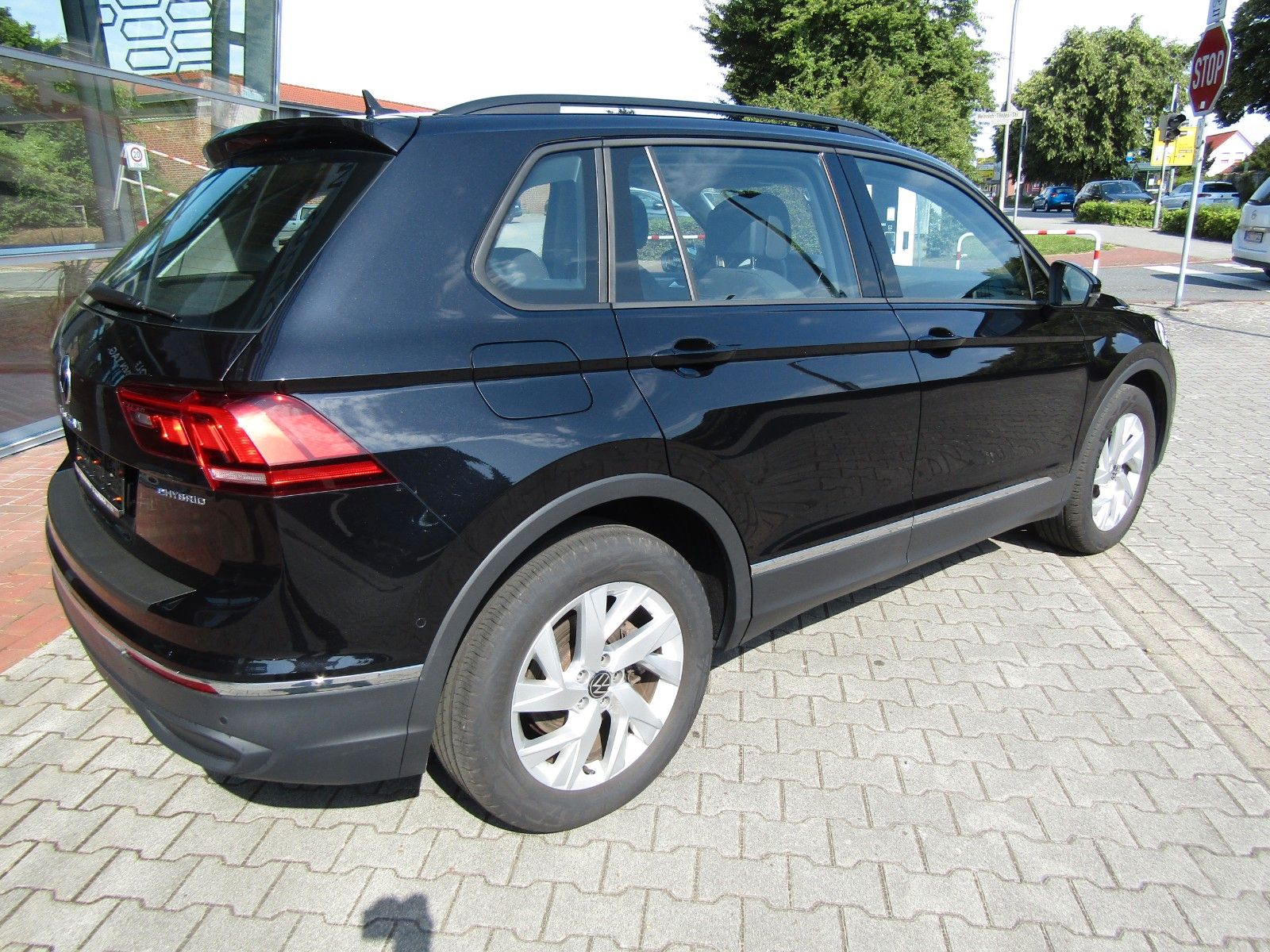 Volkswagen Tiguan 1.4 TSI Life eHybrid Plug-in - Samsaru's Car Outlet